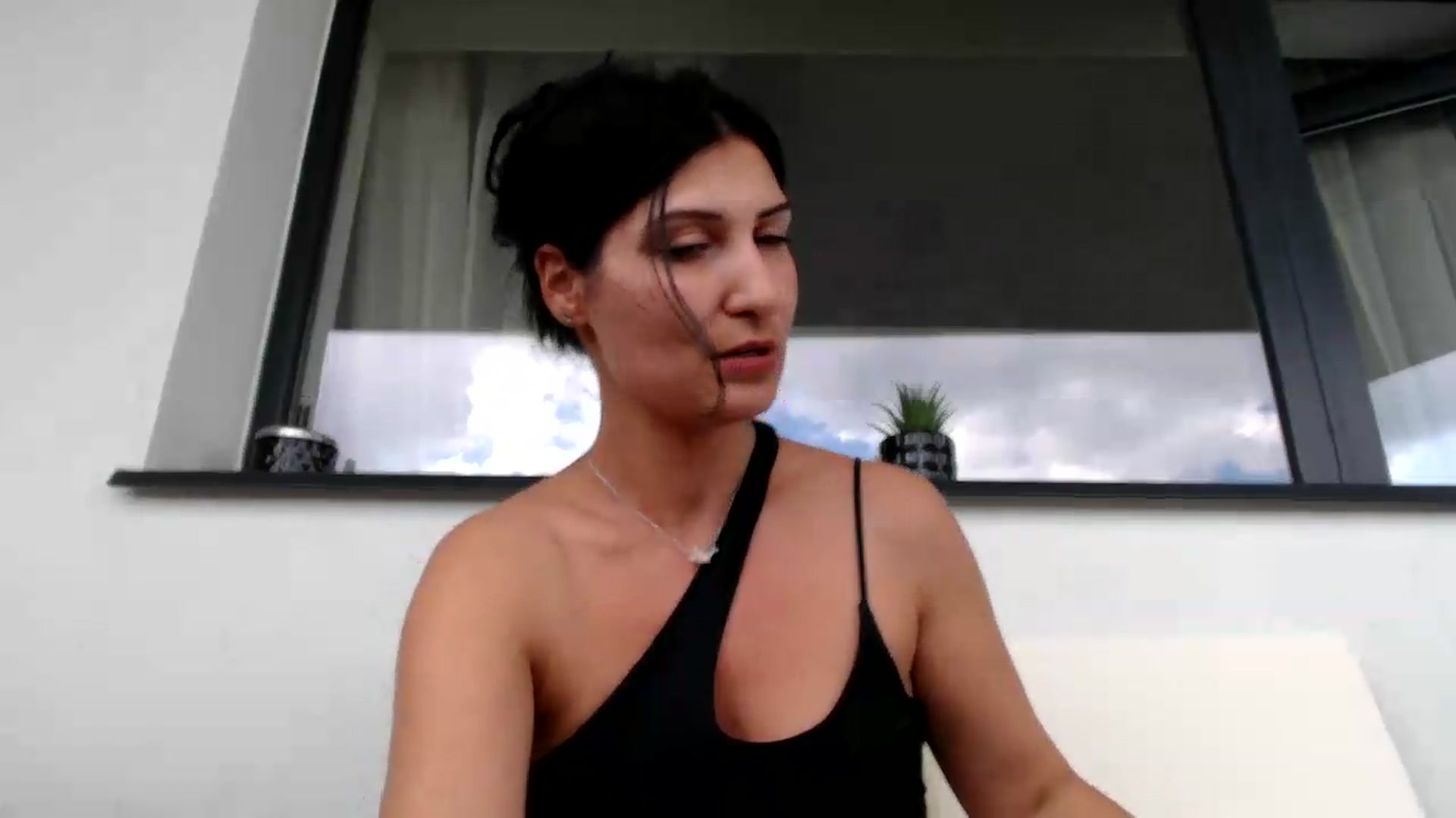 Gallery image thumbnail from Yara_77's myfreecams stream on, 06/08/2026, 14:34 image 8 of 20