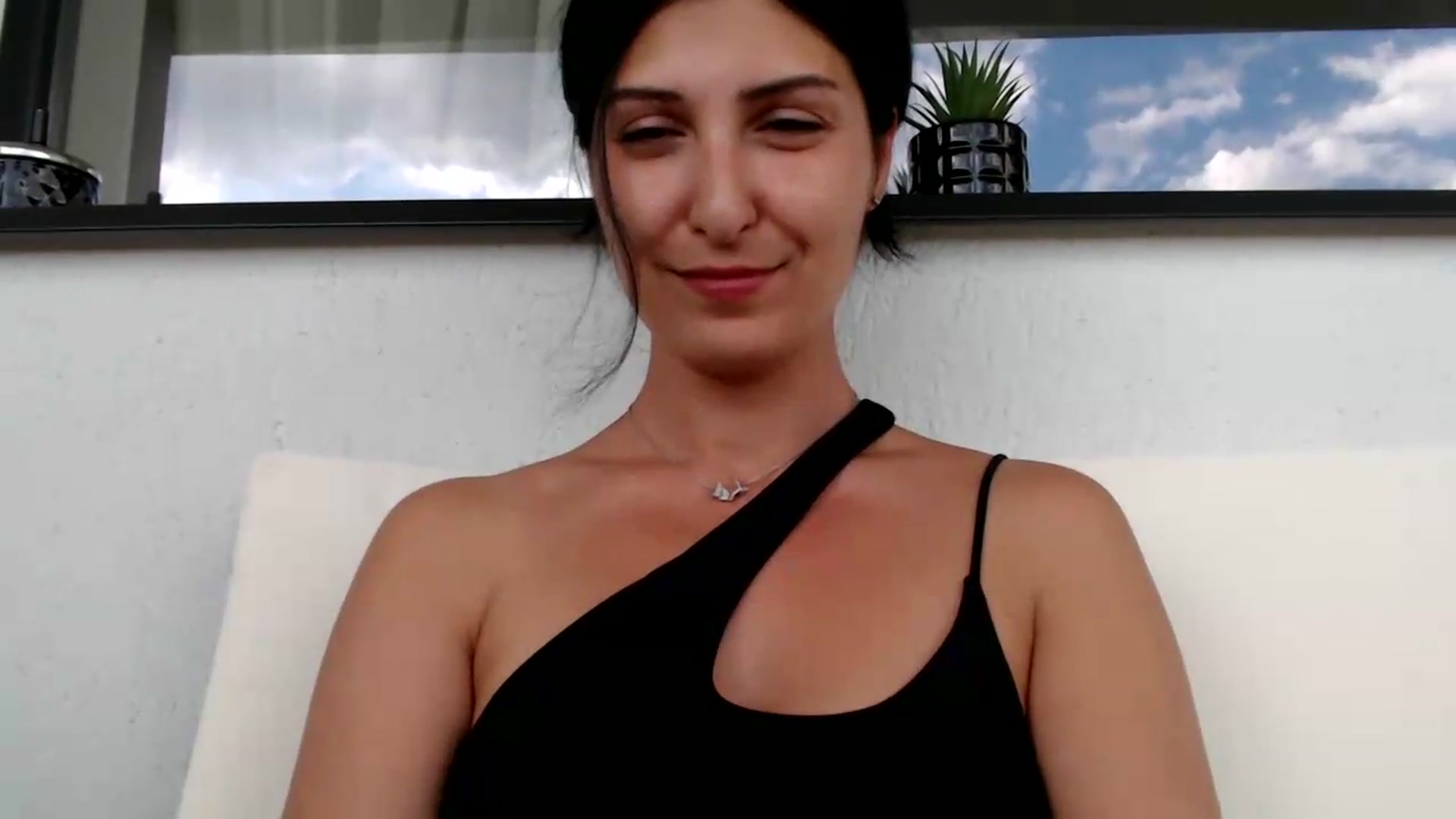 Gallery image thumbnail from Yara_77's myfreecams stream on, 06/08/2026, 14:34 image 15 of 20