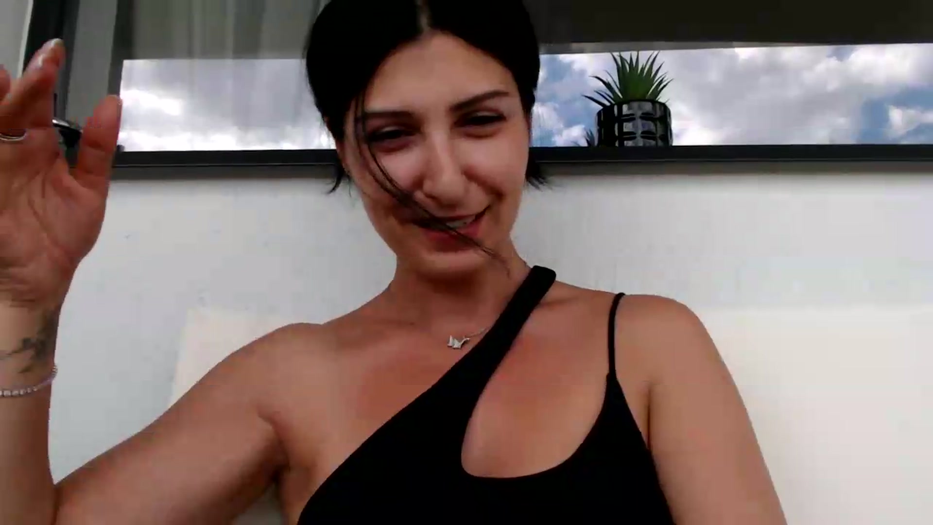 Gallery image thumbnail from Yara_77's myfreecams stream on, 06/08/2026, 14:34 image 12 of 20