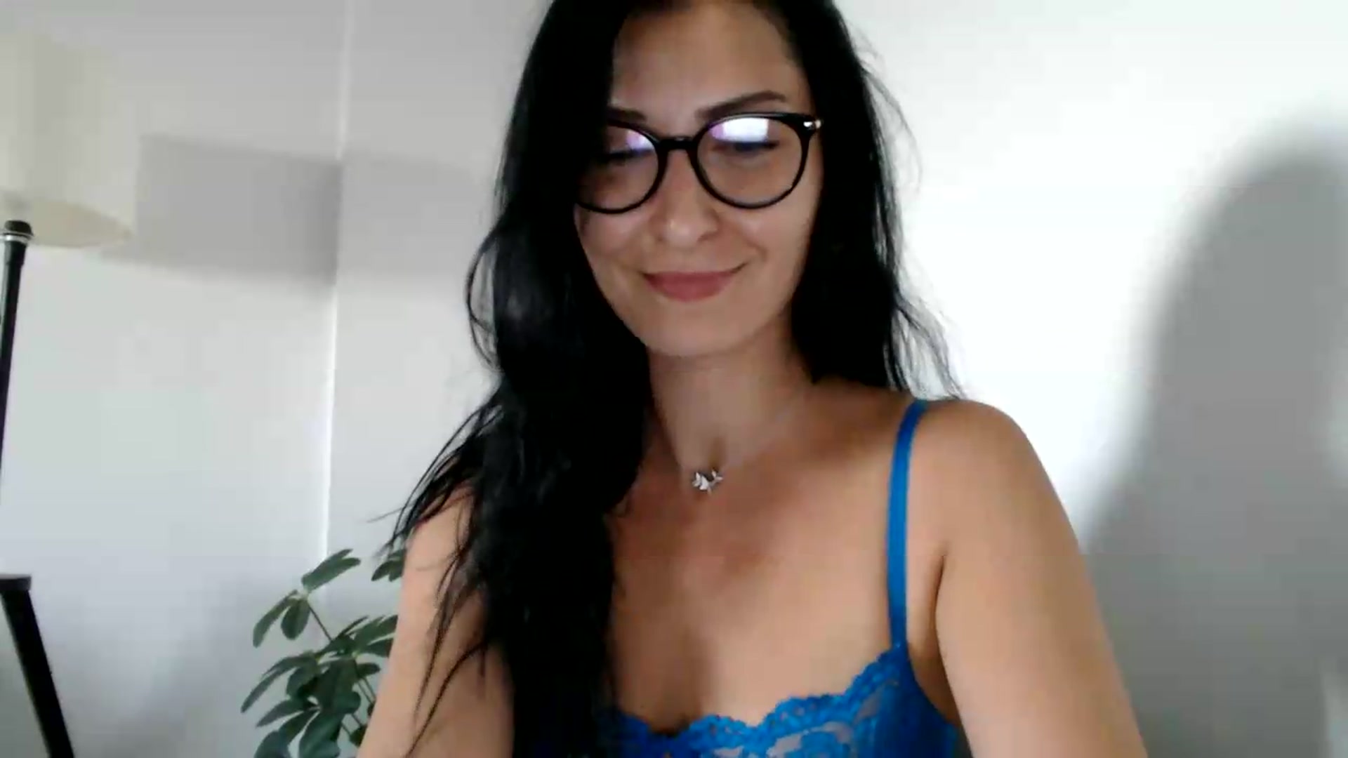 Gallery image thumbnail from Yara_77's myfreecams stream on, 06/08/2026, 16:00 image 7 of 20