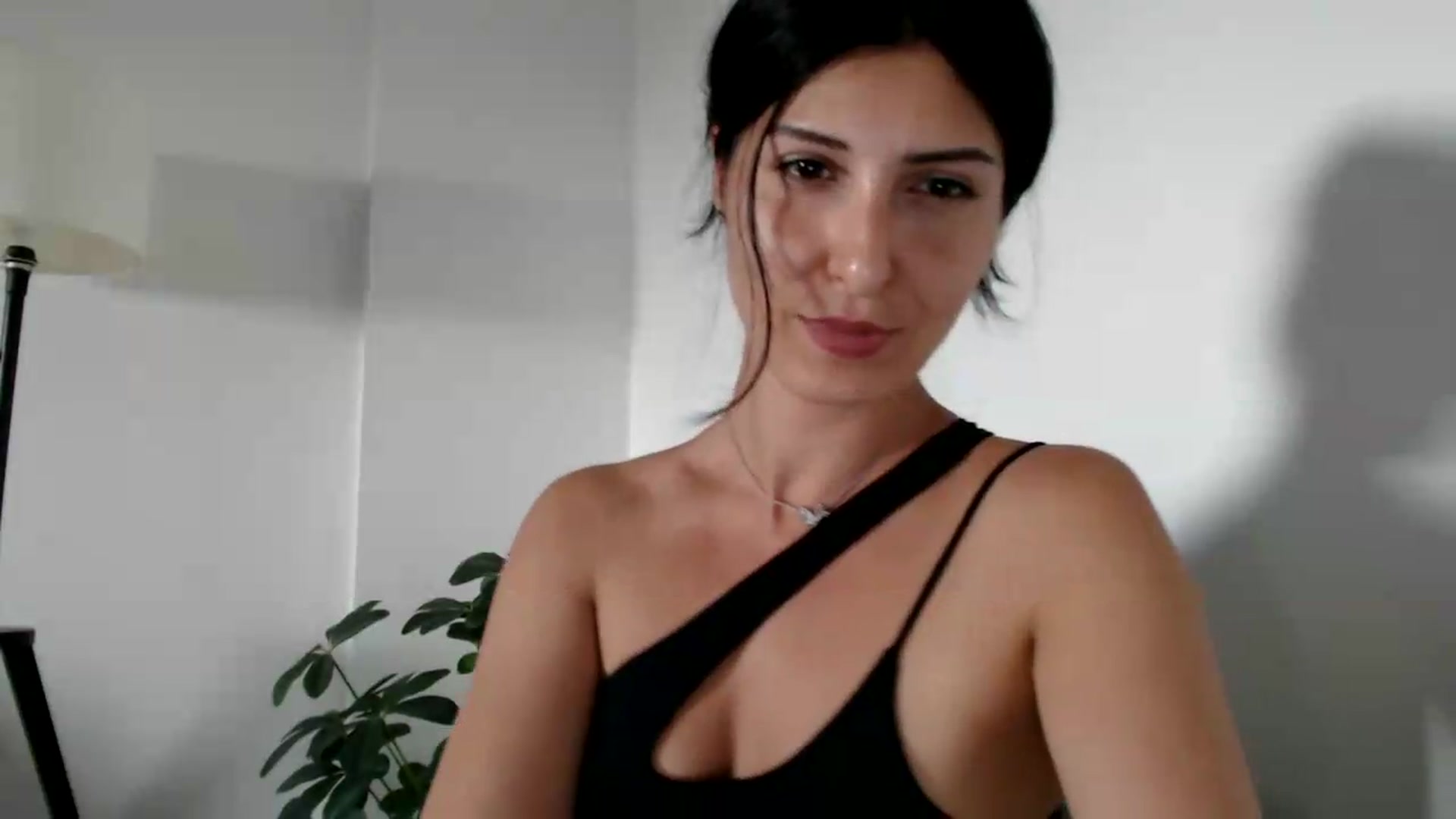Gallery image thumbnail from Yara_77's myfreecams stream on, 06/08/2026, 16:00 image 3 of 20