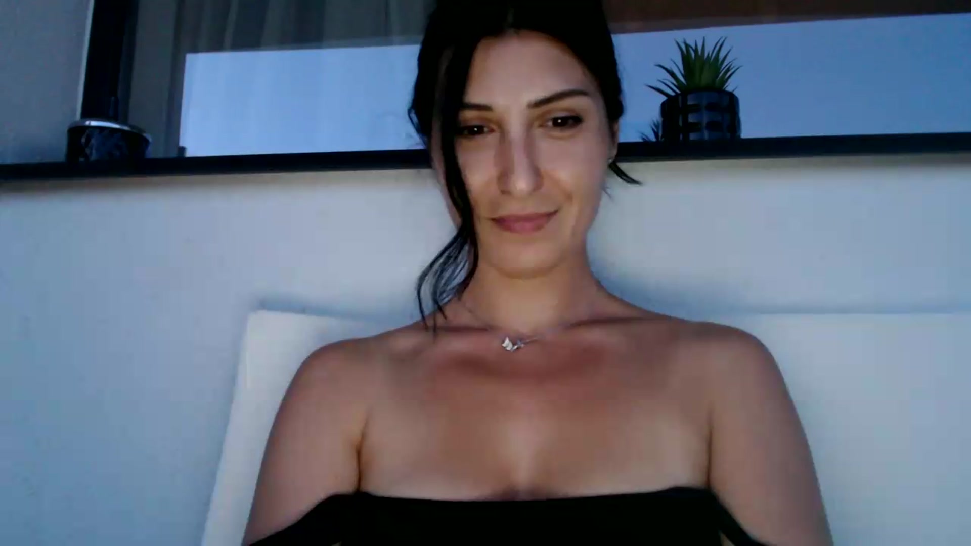 Gallery image thumbnail from Yara_77's myfreecams stream on, 06/09/2026, 18:41 image 12 of 20