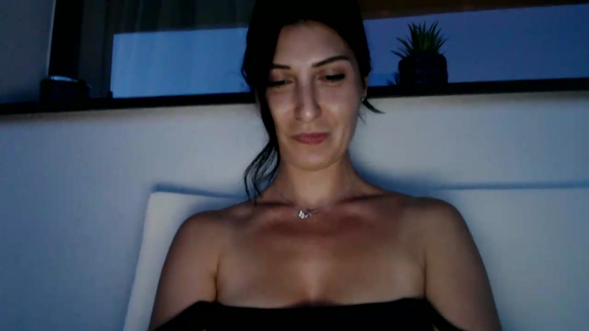Gallery image thumbnail from Yara_77's myfreecams stream on, 06/09/2026, 18:41 image 14 of 20