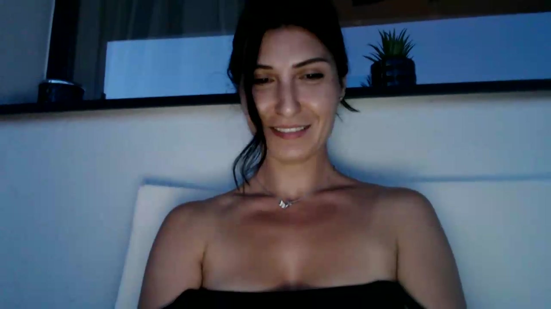 Gallery image thumbnail from Yara_77's myfreecams stream on, 06/09/2026, 18:41 image 13 of 20