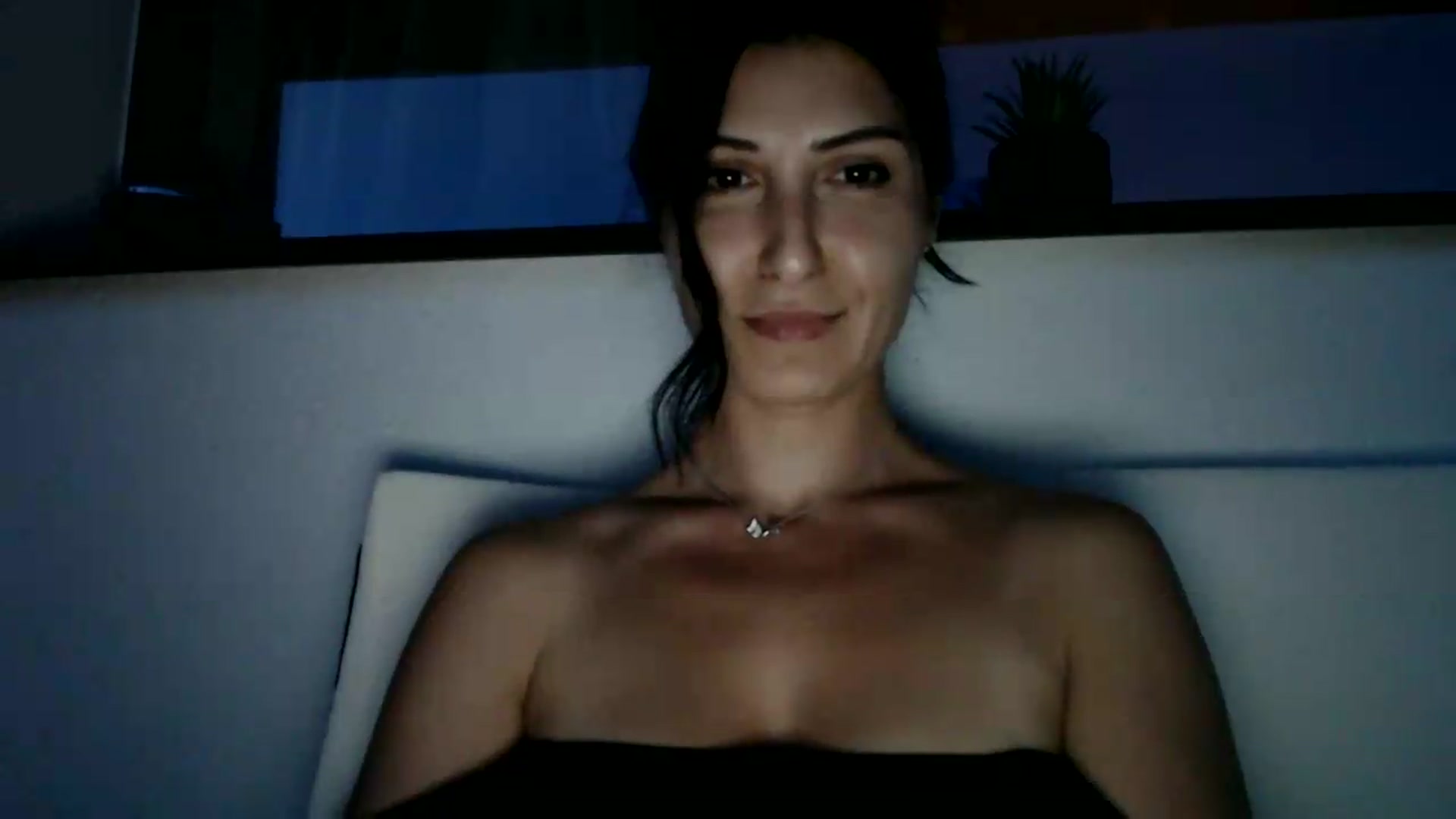 Gallery image thumbnail from Yara_77's myfreecams stream on, 06/09/2026, 18:41 image 16 of 20