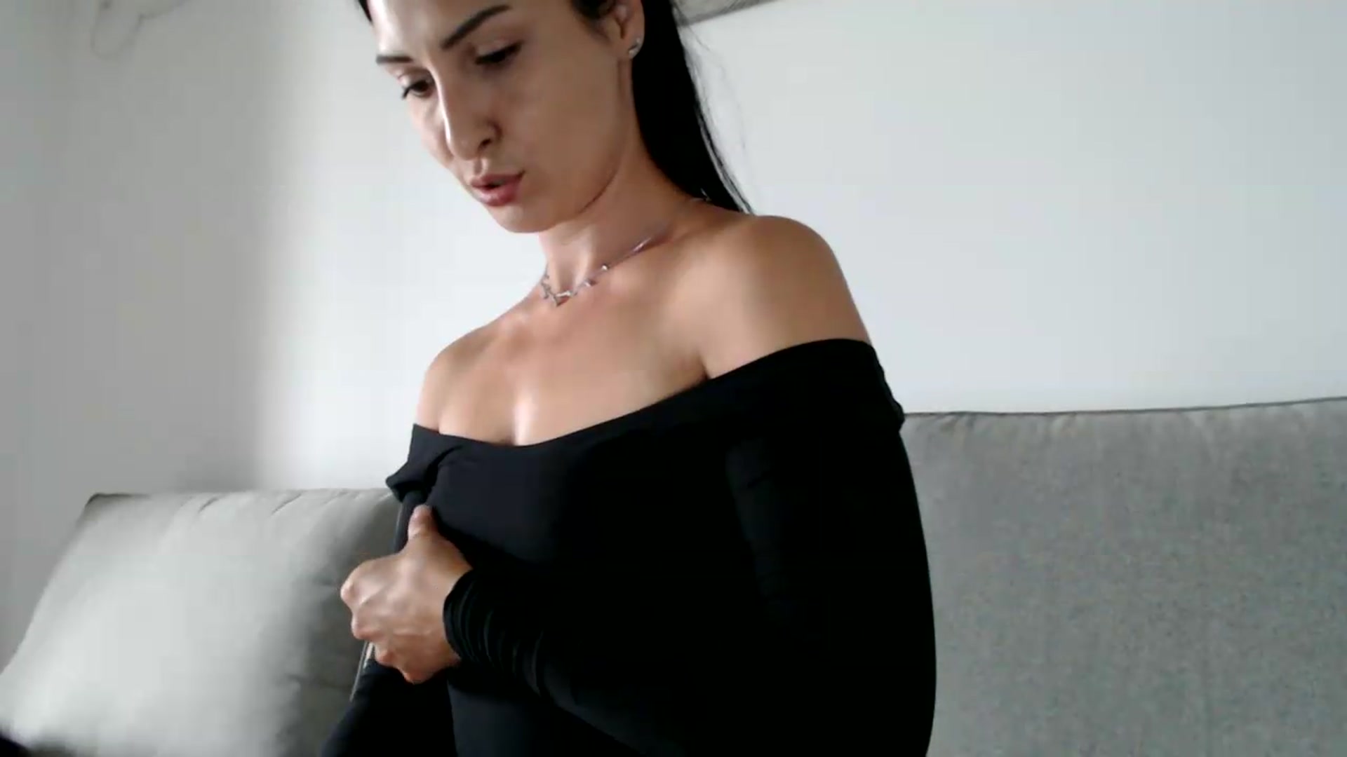 Gallery image thumbnail from Yara_77's myfreecams stream on, 06/12/2026, 09:42 image 4 of 20