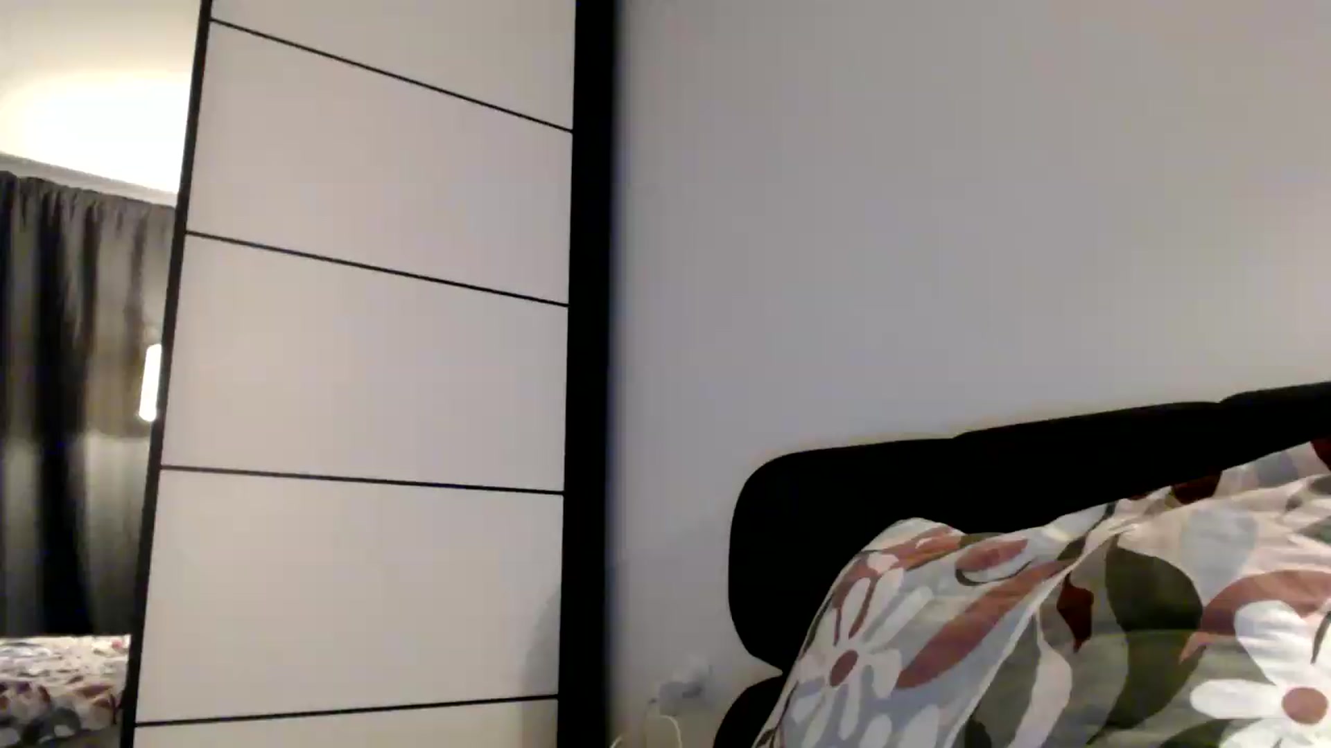 Gallery image thumbnail from Yara_77's myfreecams stream on, 06/18/2026, 18:46 image 12 of 20