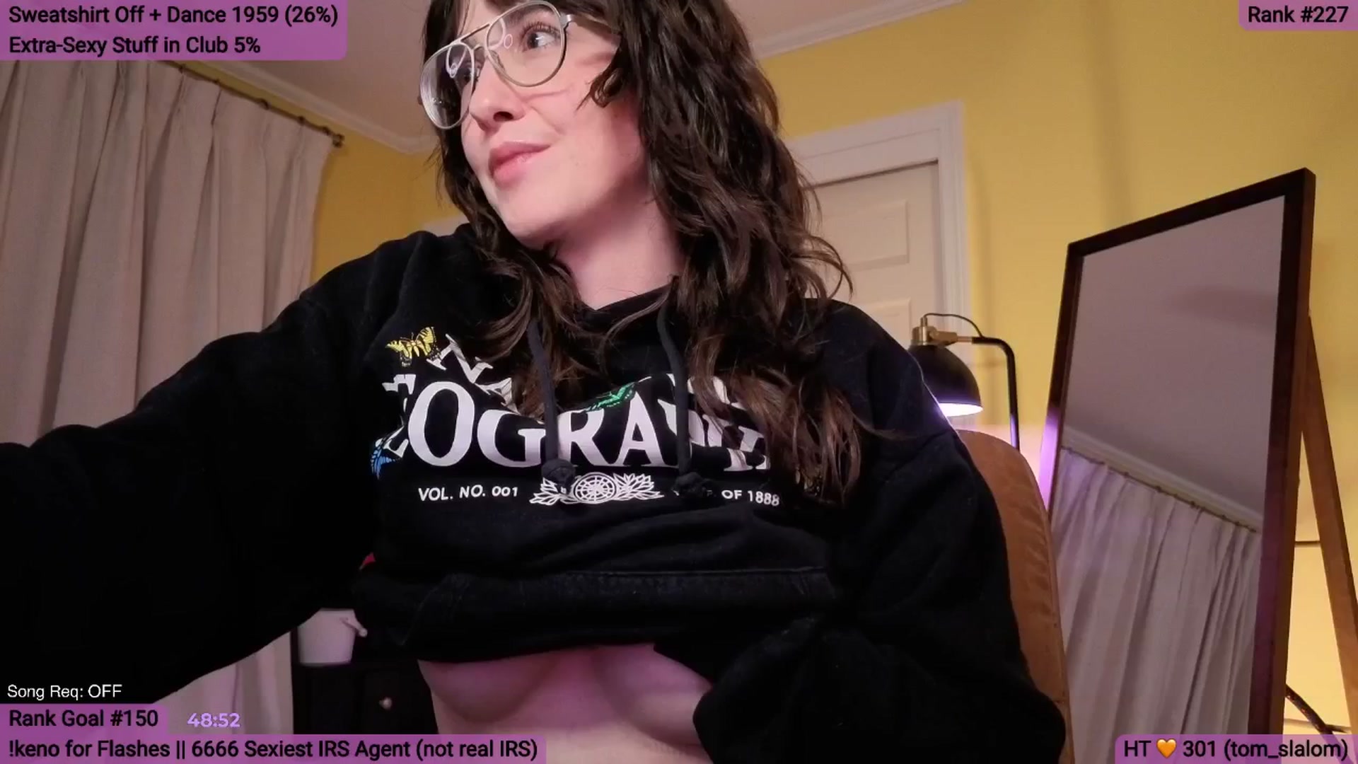 Gallery image thumbnail from Yarrow's myfreecams stream on, 04/16/2026, 04:27 image 3 of 20