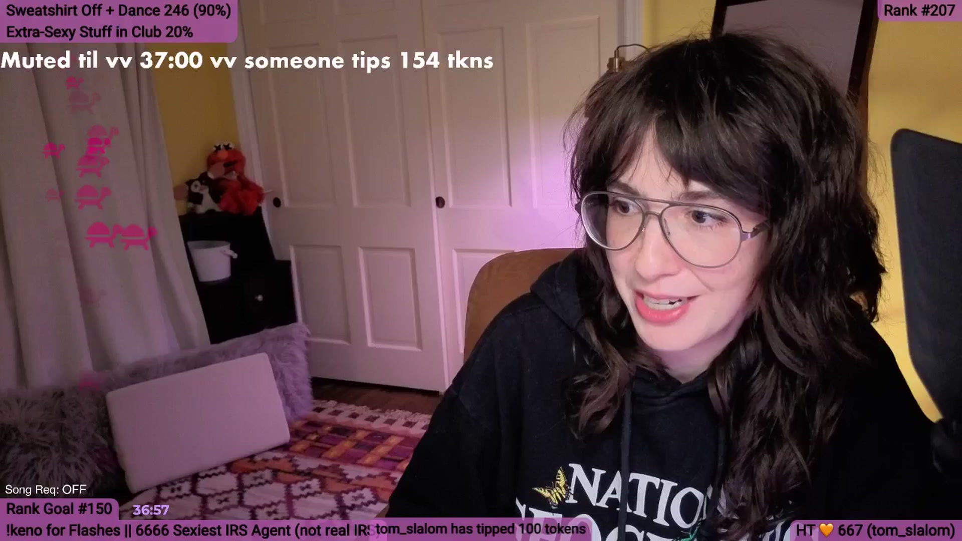 Gallery image thumbnail from Yarrow's myfreecams stream on, 04/16/2026, 04:27 image 5 of 20
