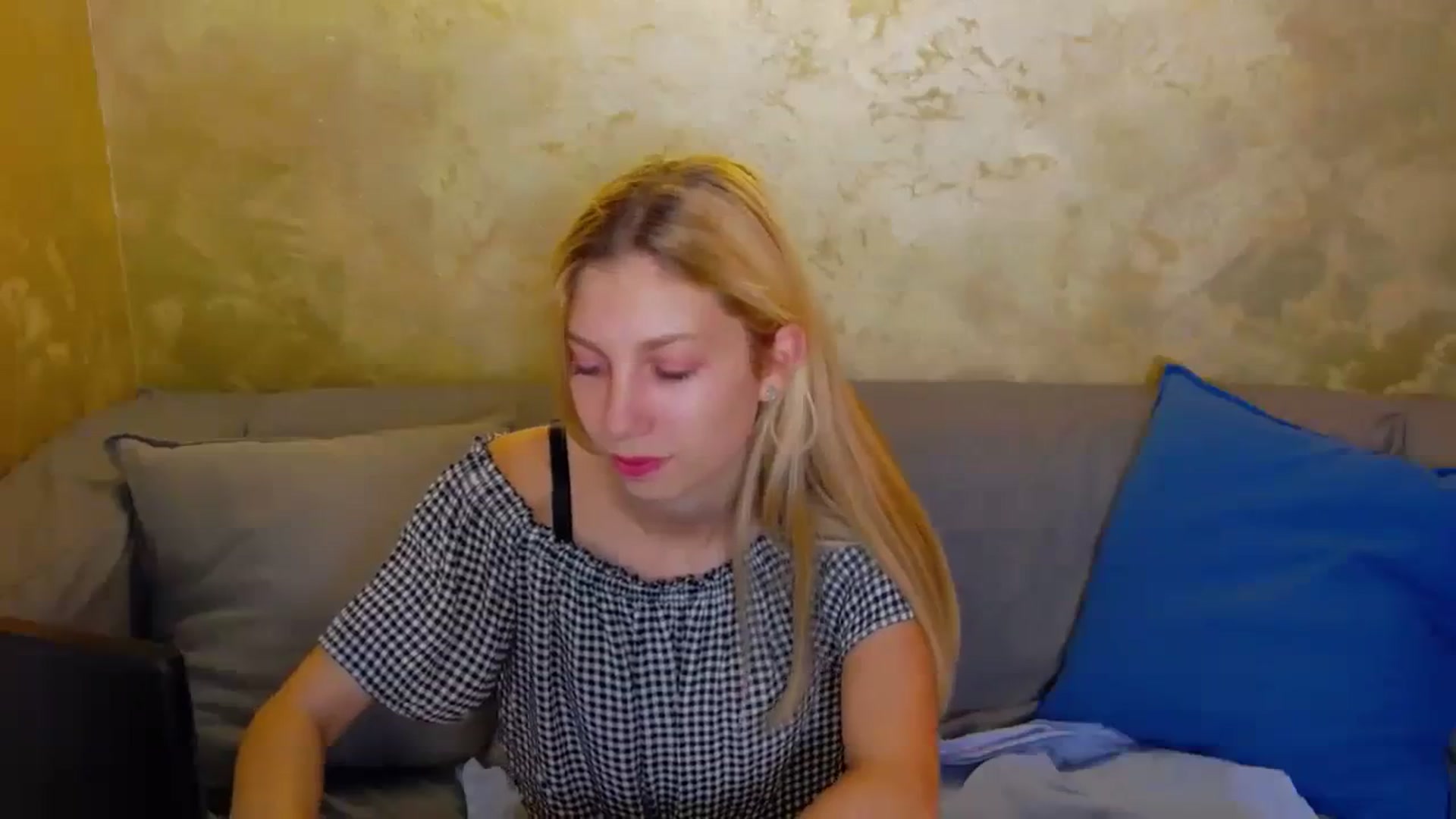 Gallery image thumbnail from Yasemina's myfreecams stream on, 11/25/2023, 18:37 image 18 of 20