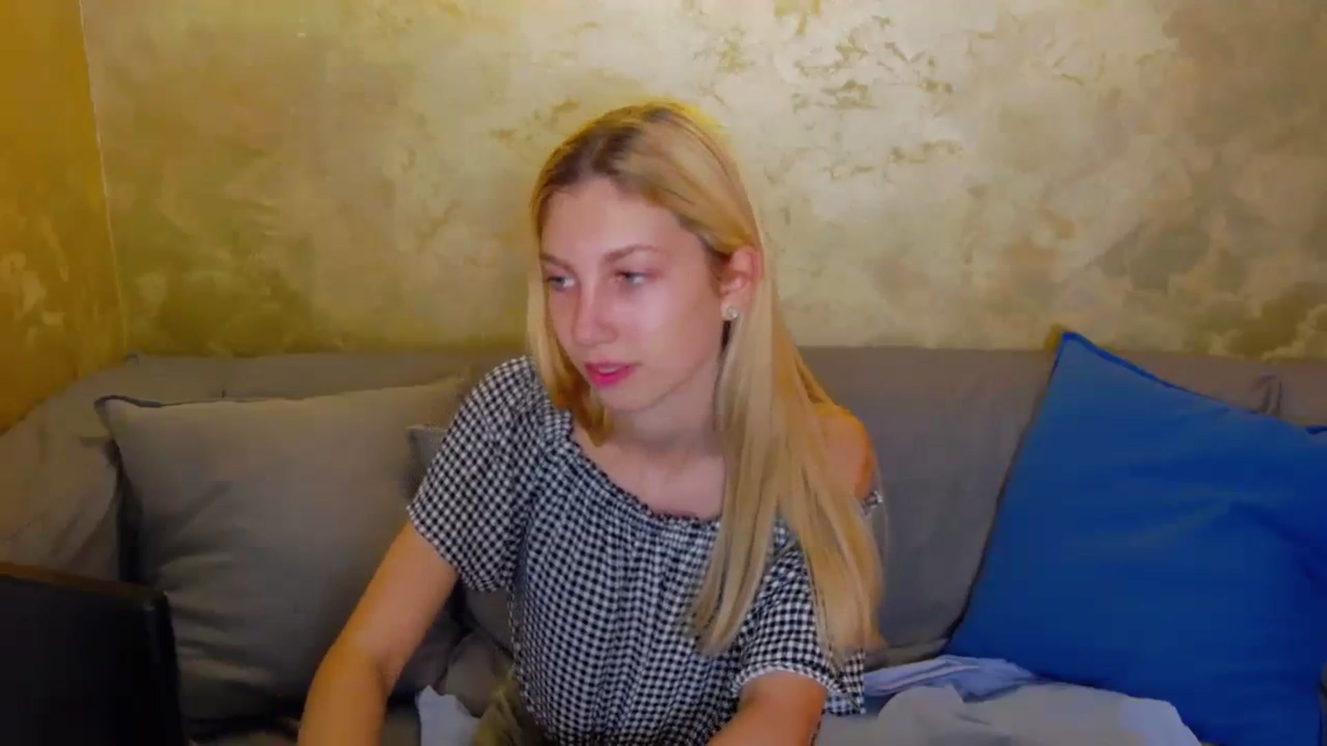Gallery image thumbnail from Yasemina's myfreecams stream on, 11/25/2023, 18:37 image 19 of 20