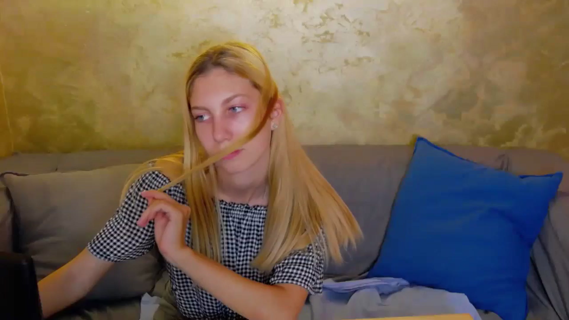 Gallery image thumbnail from Yasemina's myfreecams stream on, 11/25/2023, 18:37 image 14 of 20