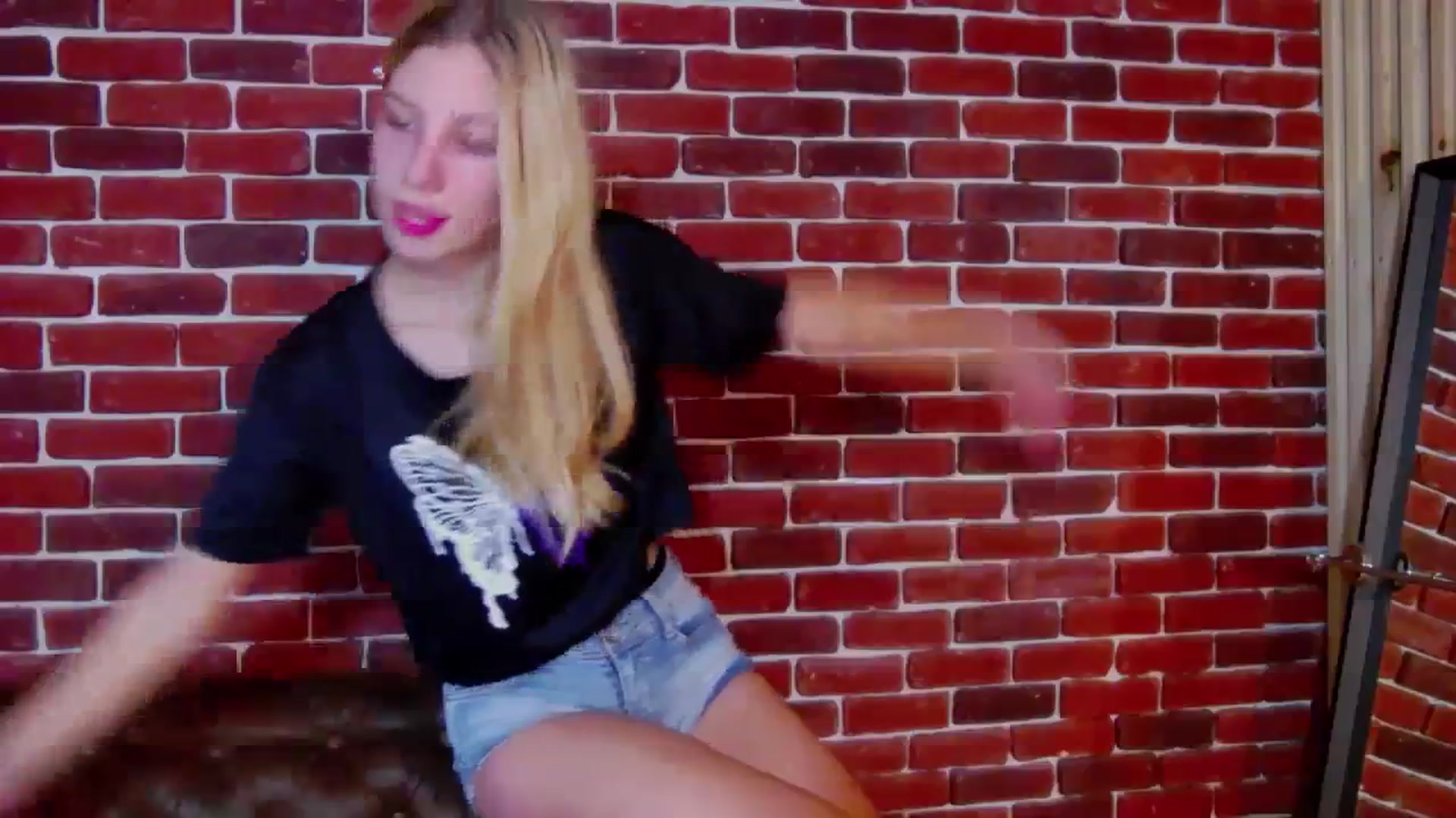 Gallery image thumbnail from Yasemina's myfreecams stream on, 12/04/2023, 14:52 image 10 of 20