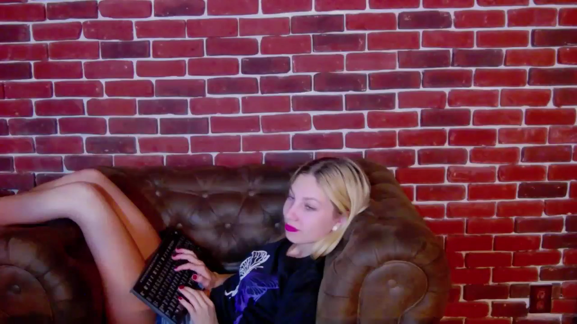 Gallery image thumbnail from Yasemina's myfreecams stream on, 12/04/2023, 19:14 image 18 of 20