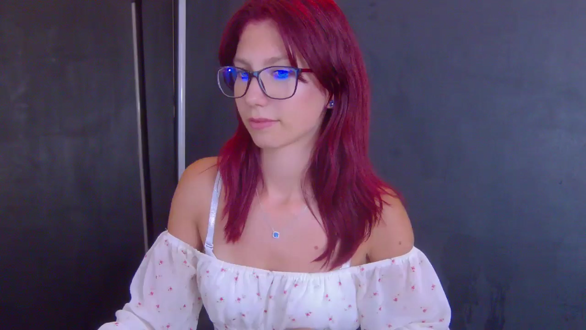 Gallery image thumbnail from Yasemina's myfreecams stream on, 08/12/2025, 24:55 image 16 of 20