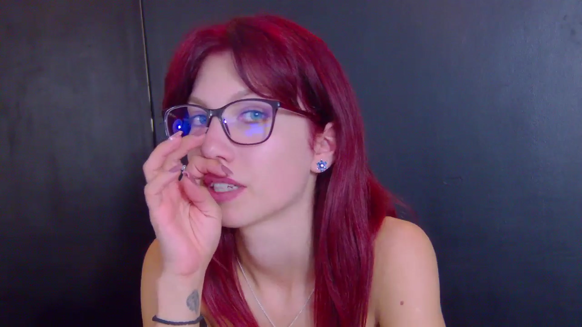 Gallery image thumbnail from Yasemina's myfreecams stream on, 10/27/2025, 24:19 image 16 of 20