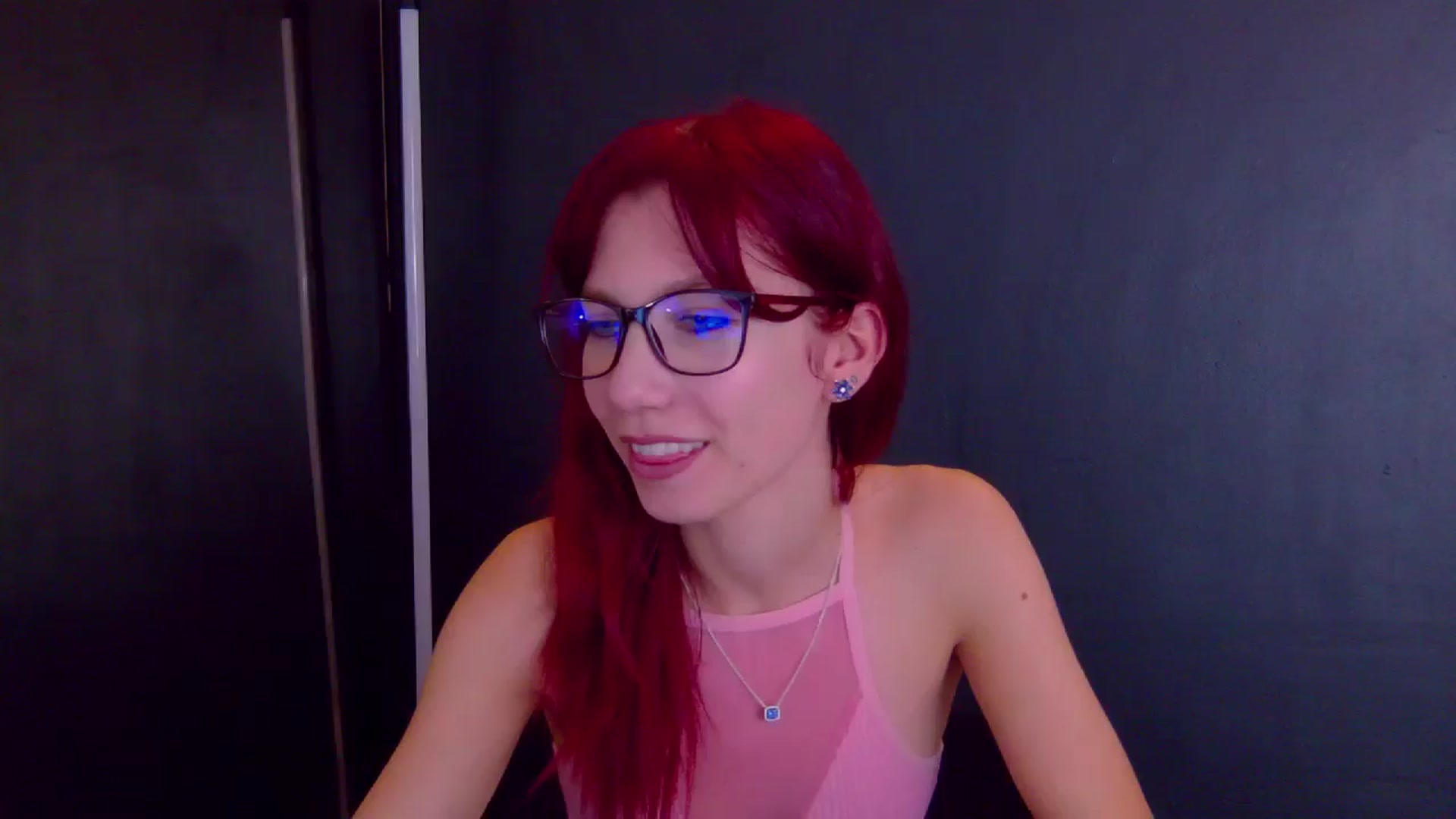 Gallery image thumbnail from Yasemina's myfreecams stream on, 12/17/2025, 24:06 image 16 of 20
