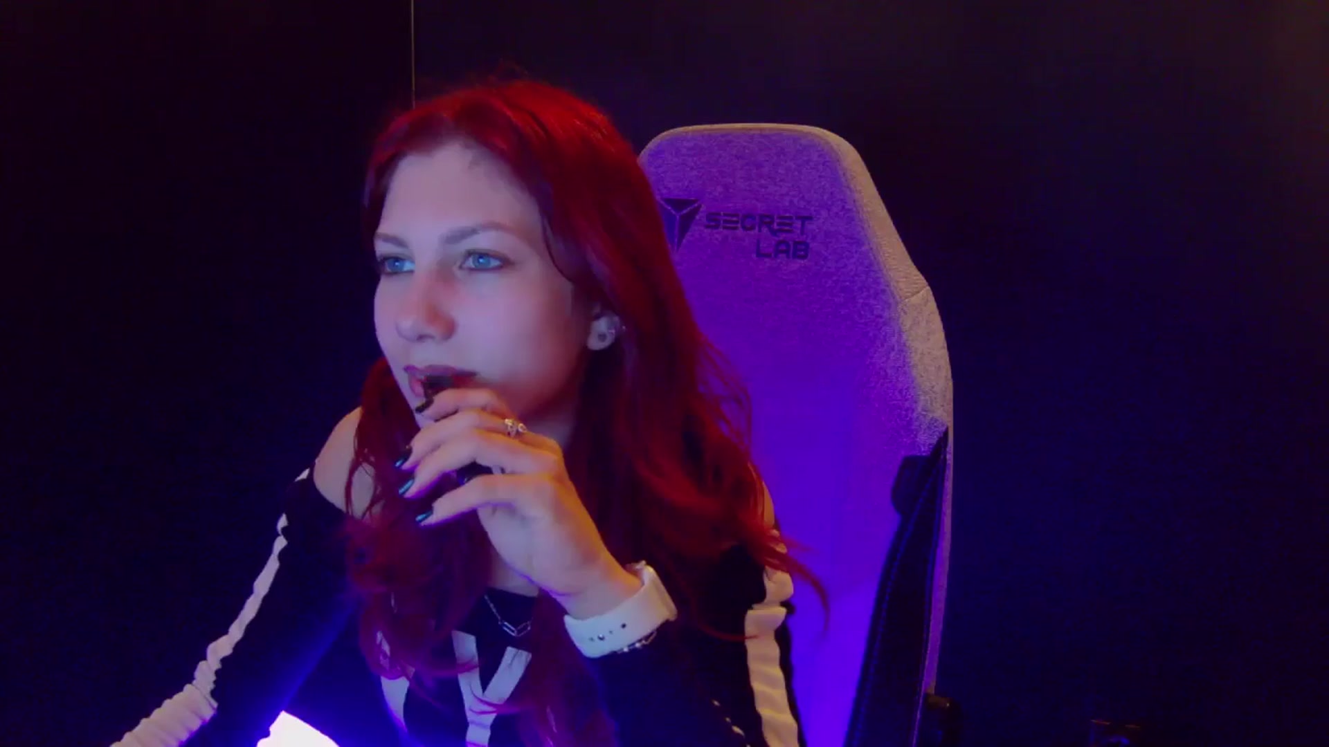 Gallery image thumbnail from Yasemina's myfreecams stream on, 04/06/2026, 24:56 image 17 of 20