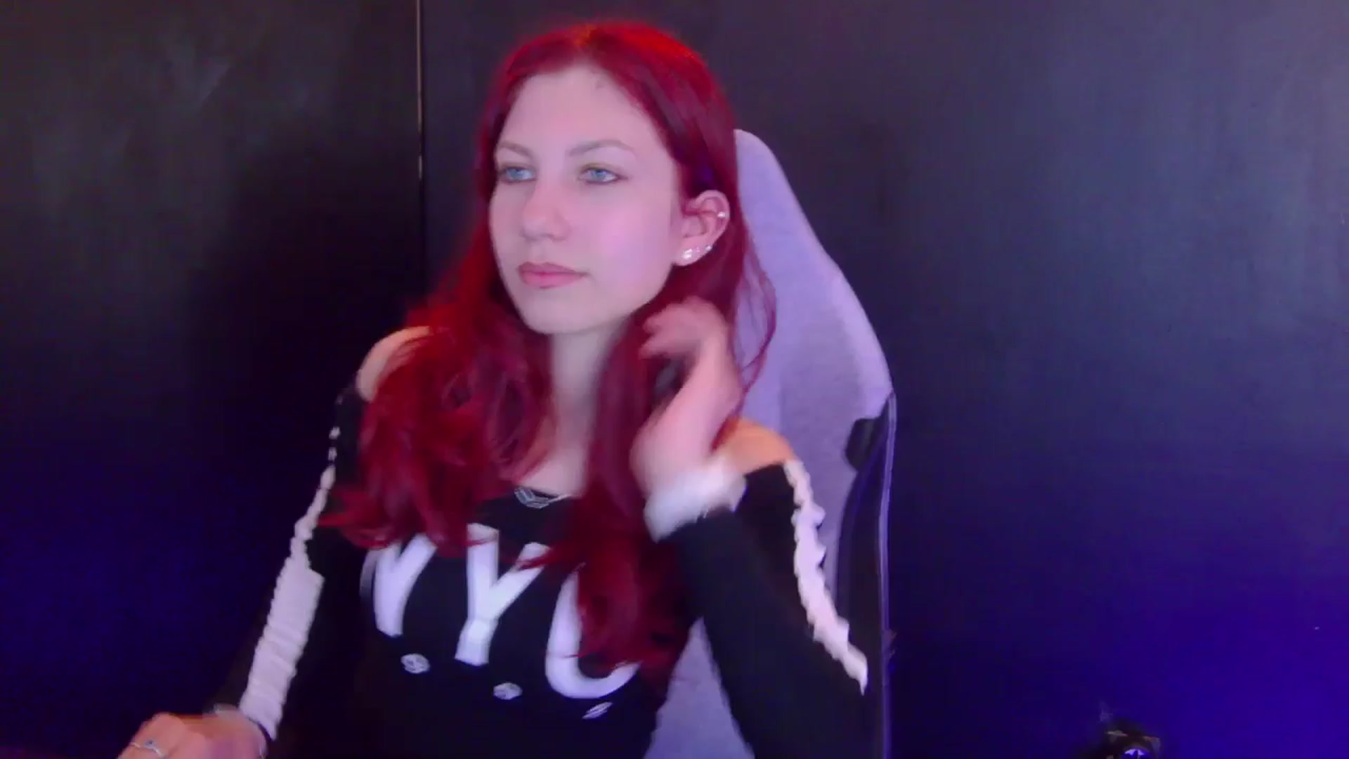 Gallery image thumbnail from Yasemina's myfreecams stream on, 04/06/2026, 24:56 image 18 of 20