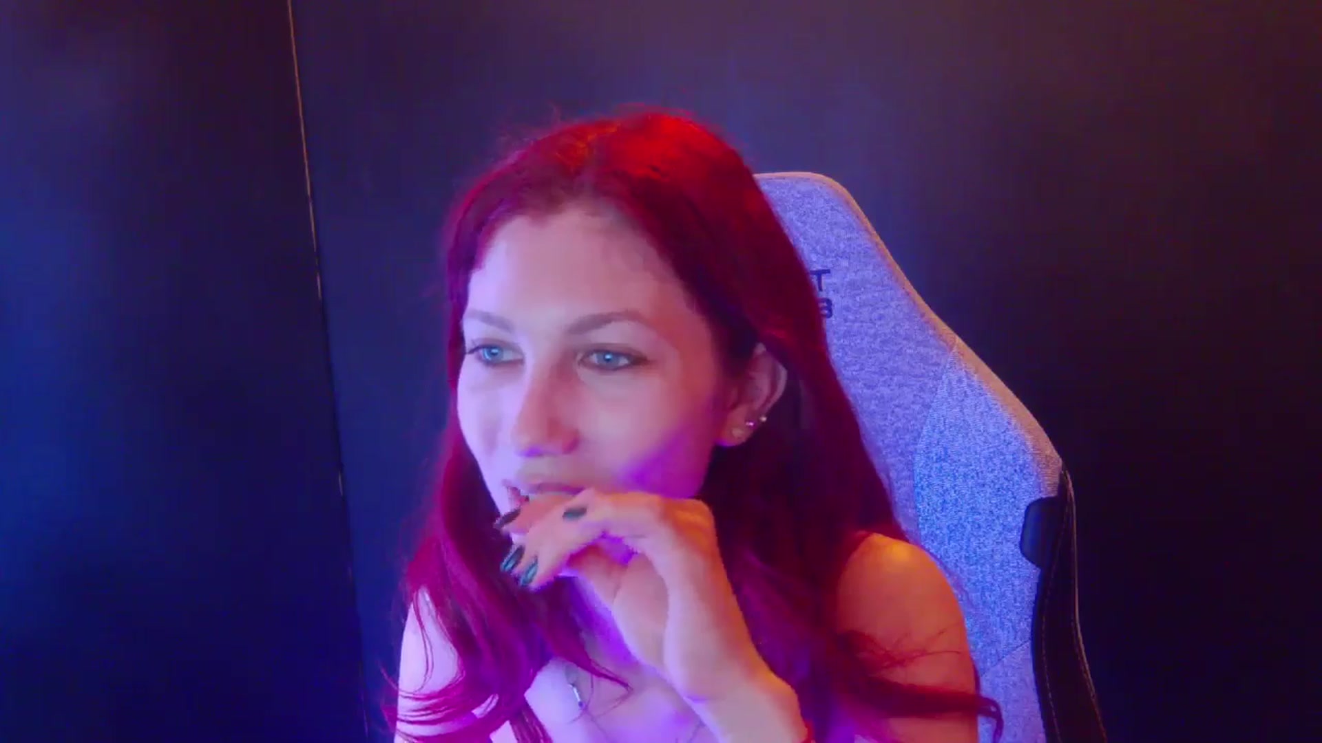 Gallery image thumbnail from Yasemina's myfreecams stream on, 04/07/2026, 02:32 image 5 of 20