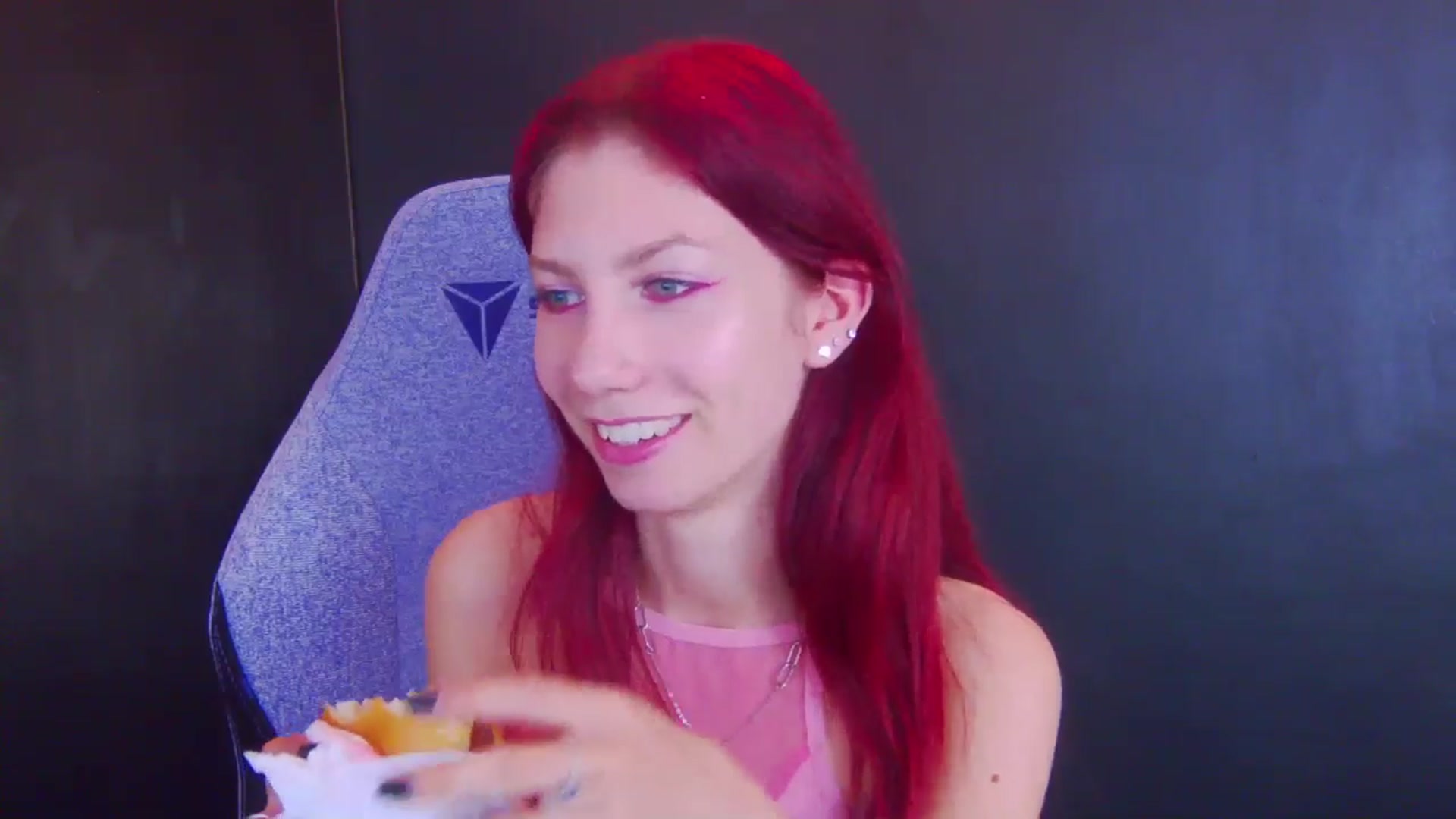 Gallery image thumbnail from Yasemina's myfreecams stream on, 04/16/2026, 22:14 image 3 of 20