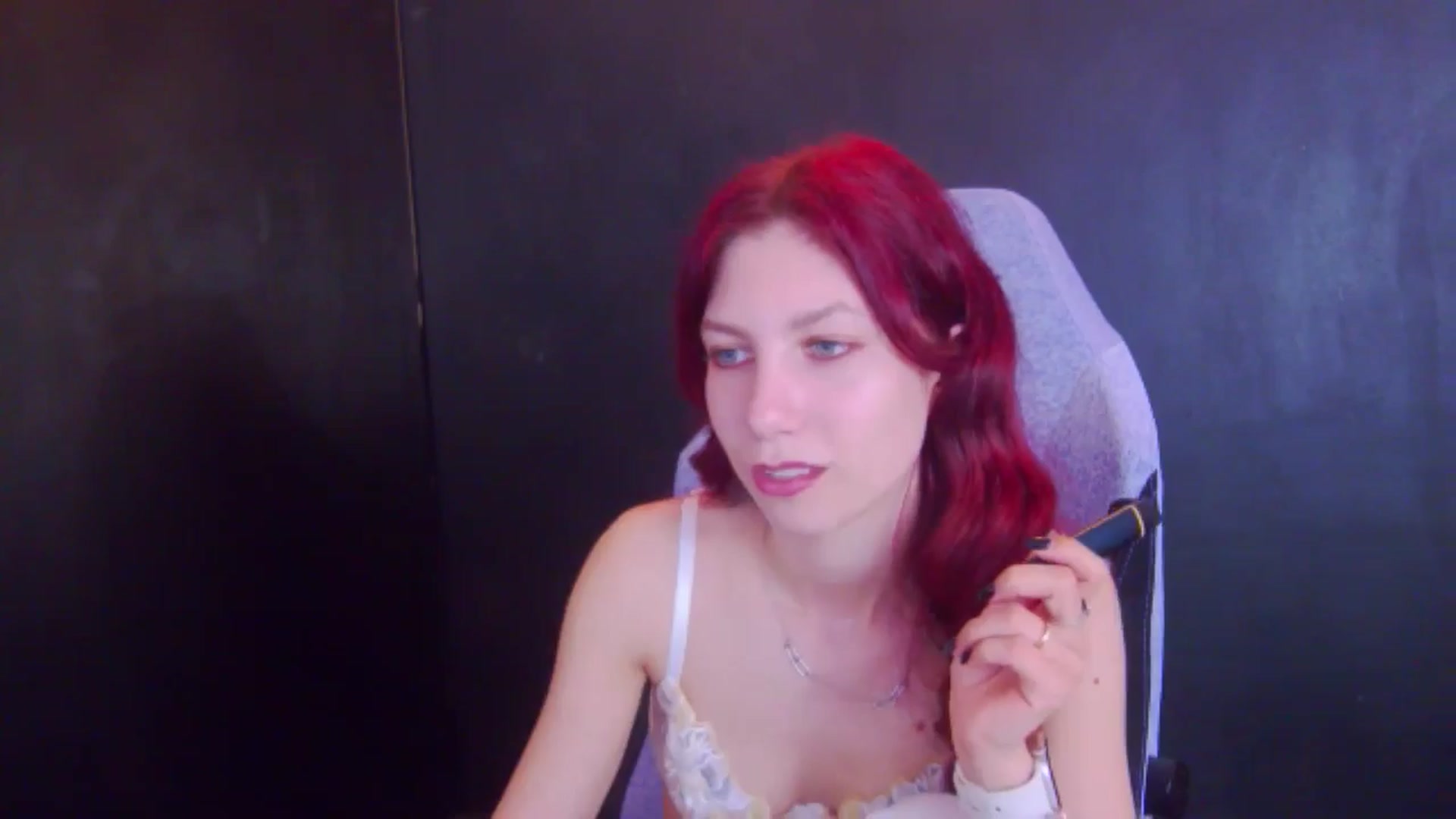 Gallery image thumbnail from Yasemina's myfreecams stream on, 04/20/2026, 22:53 image 18 of 20