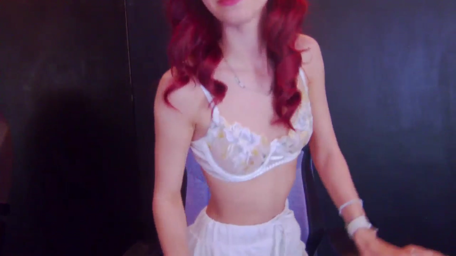 Gallery image thumbnail from Yasemina's myfreecams stream on, 04/20/2026, 23:53 image 17 of 20