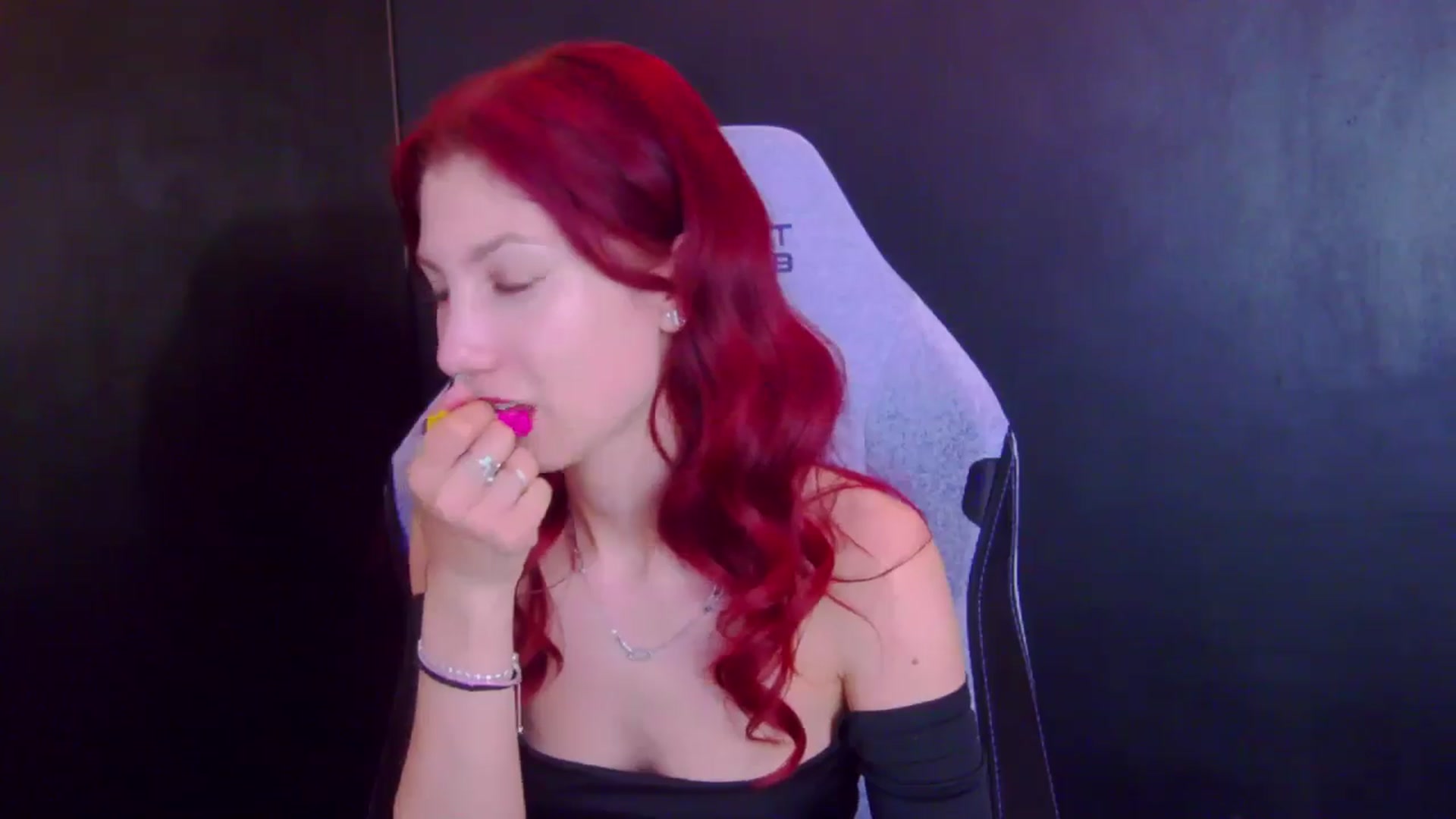 Gallery image thumbnail from Yasemina's myfreecams stream on, 04/23/2026, 03:49 image 12 of 20