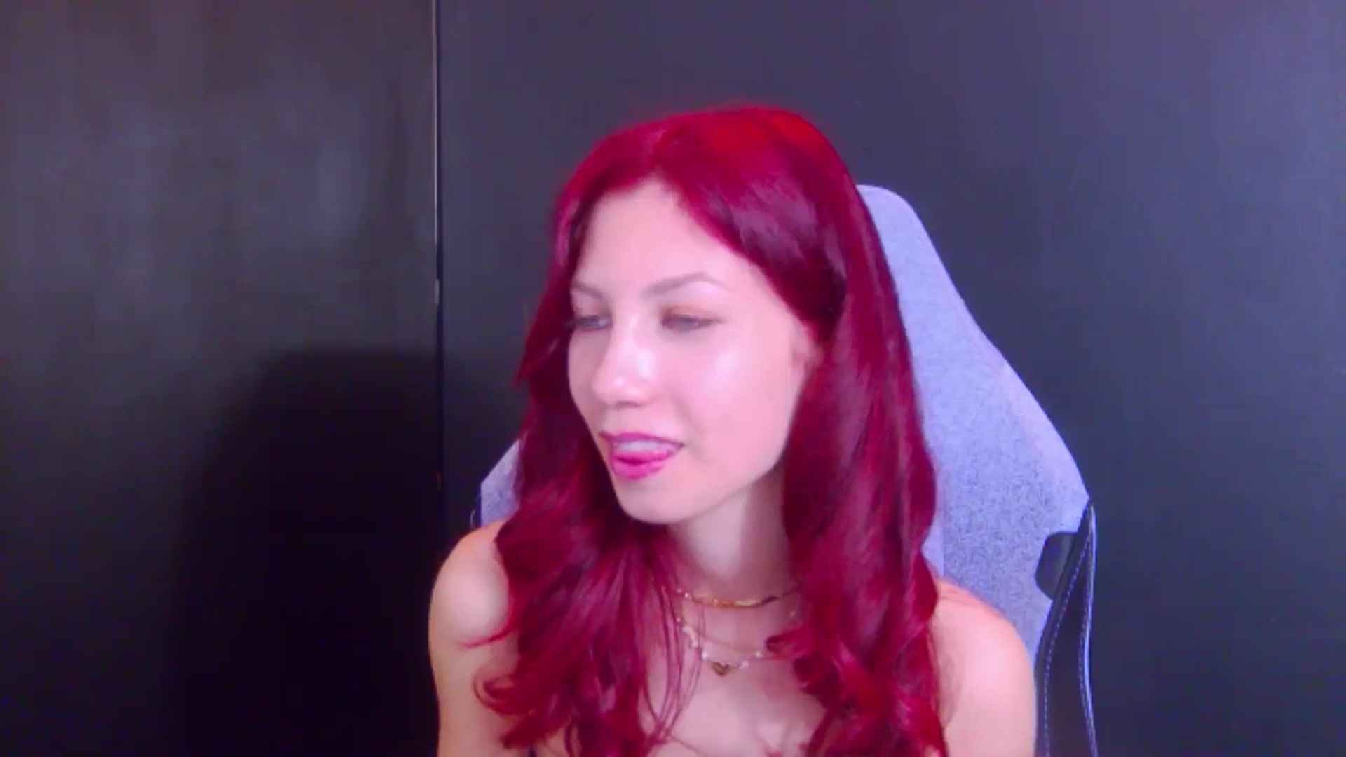 Gallery image thumbnail from Yasemina's myfreecams stream on, 05/10/2026, 21:42 image 17 of 20