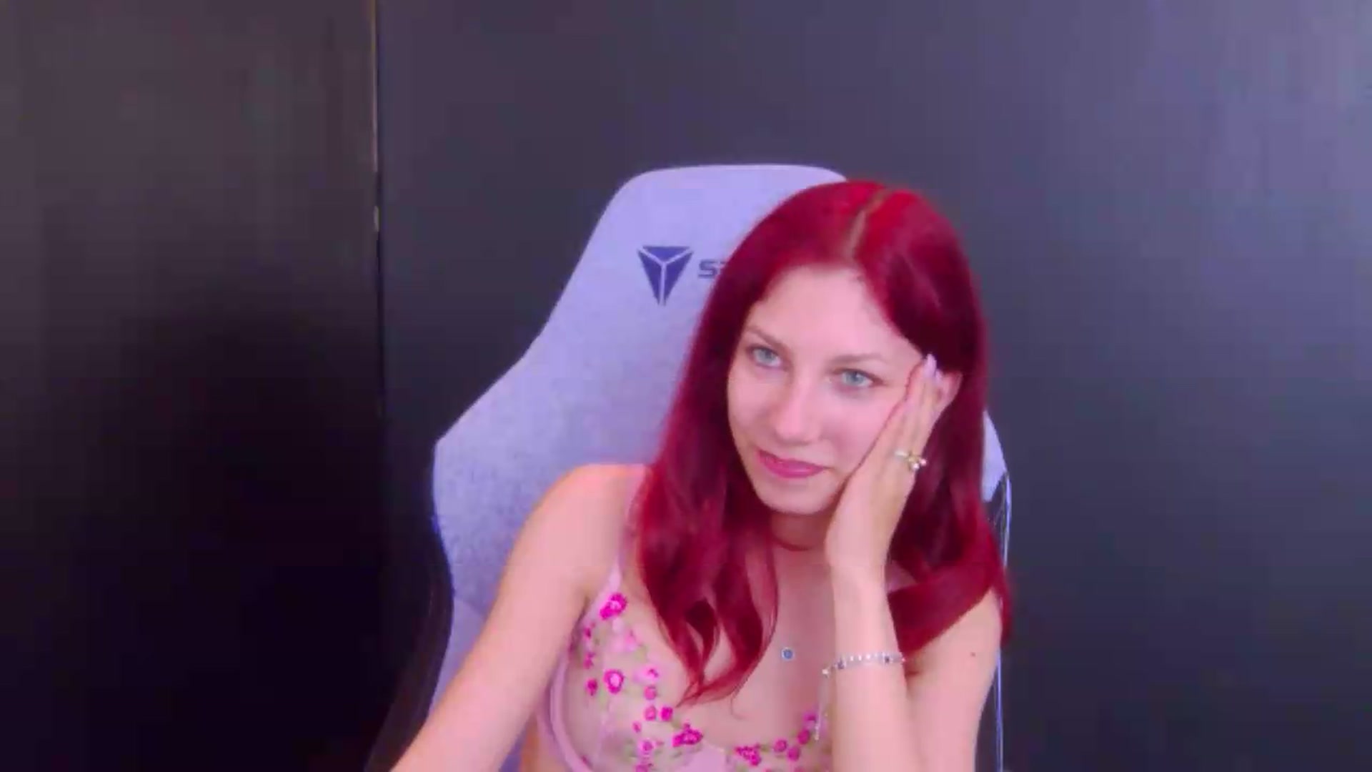 Gallery image thumbnail from Yasemina's myfreecams stream on, 05/21/2026, 01:28 image 19 of 20