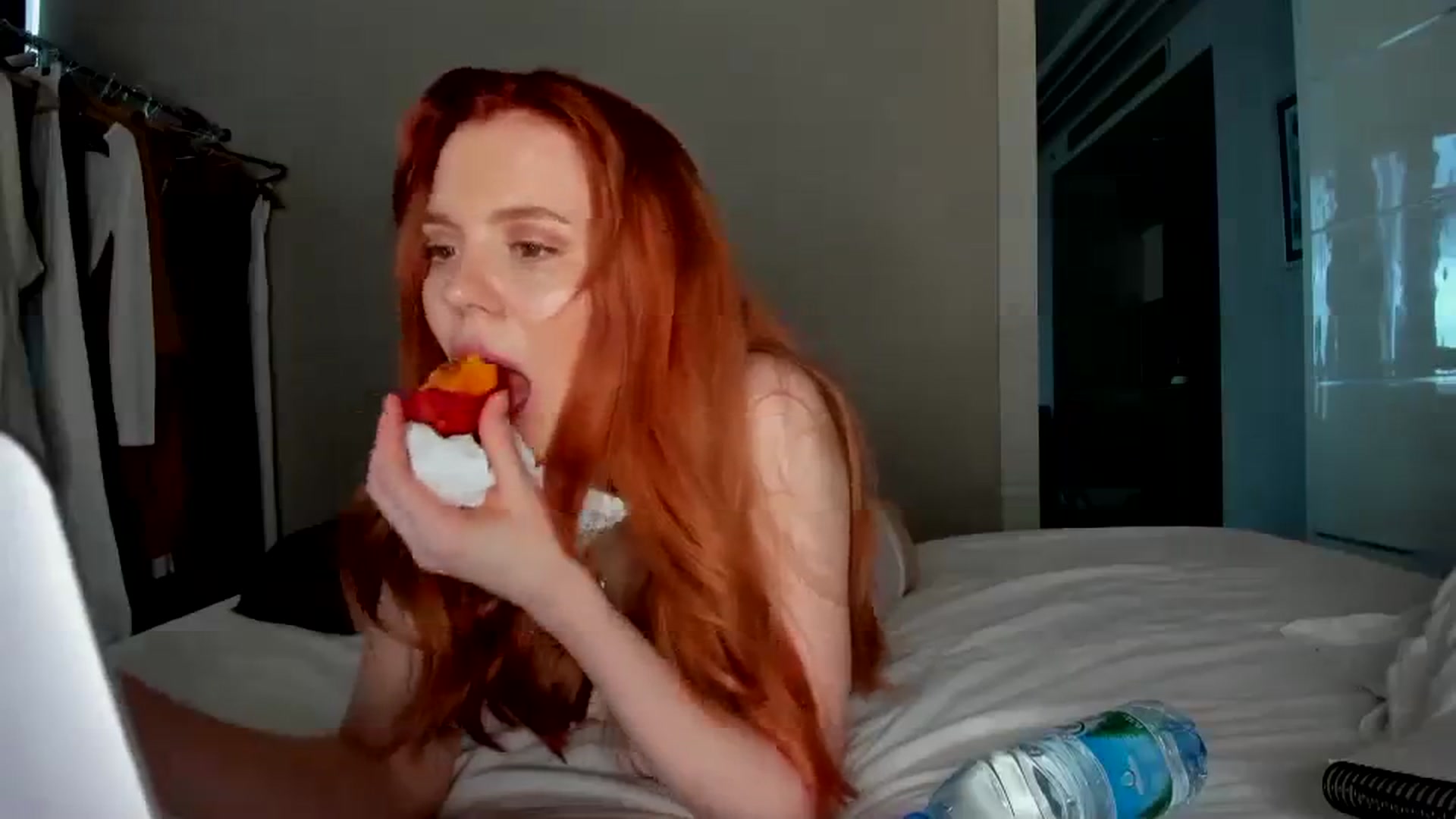Gallery image thumbnail from Yasmean's myfreecams stream on, 08/10/2023, 07:43 image 3 of 20