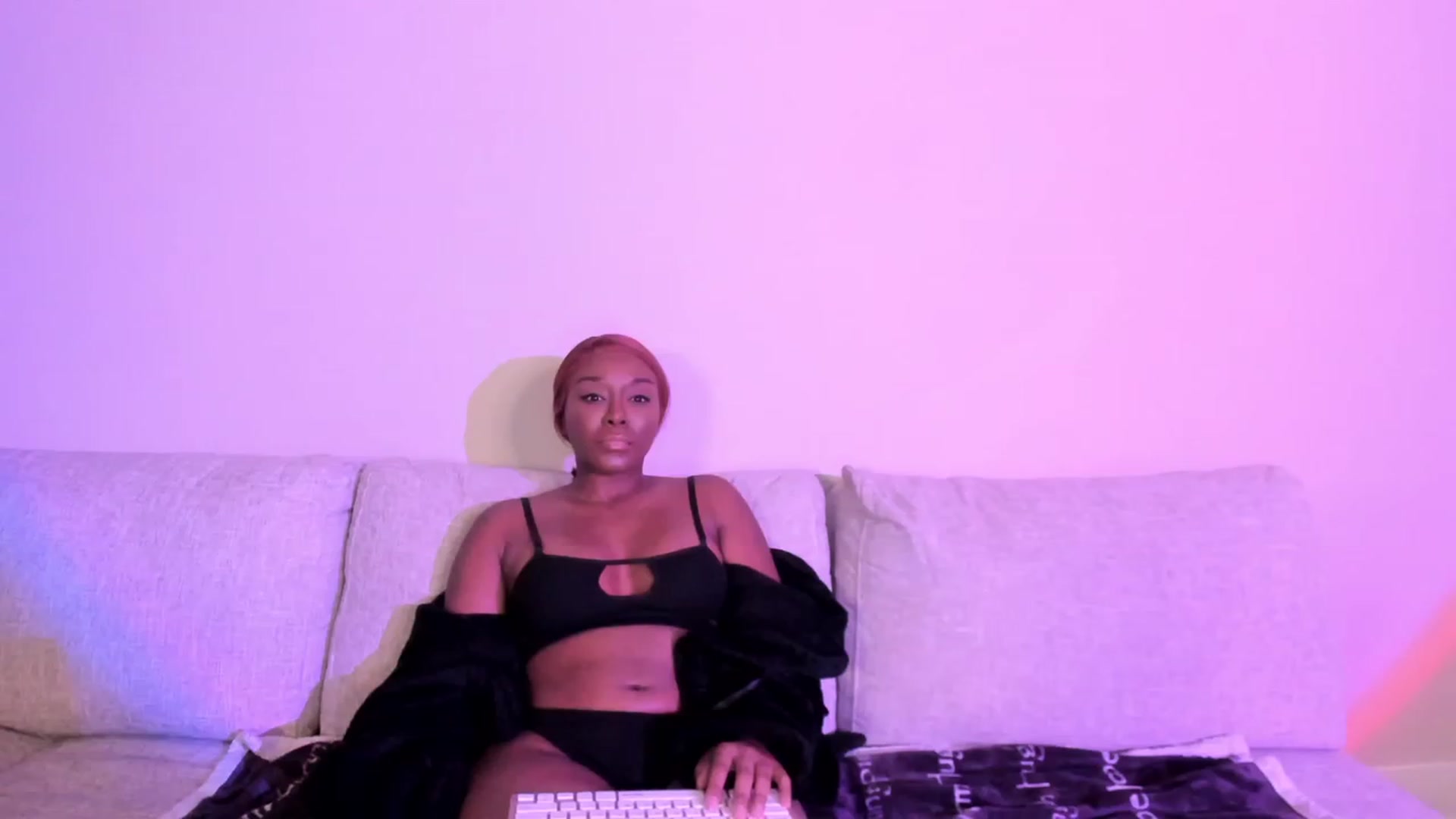 Gallery image thumbnail from Yasmeen_Dream's myfreecams stream on, 02/13/2023, 13:07 image 16 of 20