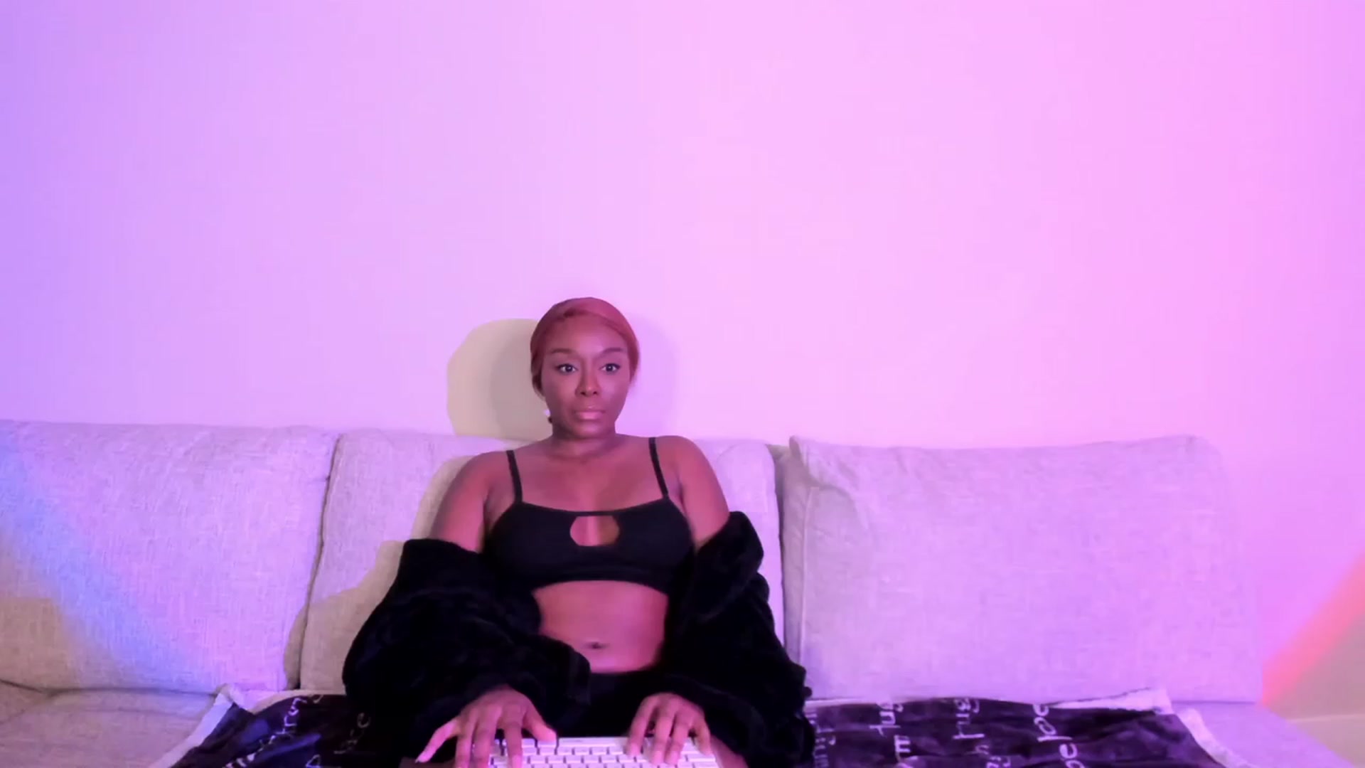 Gallery image thumbnail from Yasmeen_Dream's myfreecams stream on, 02/13/2023, 13:07 image 14 of 20