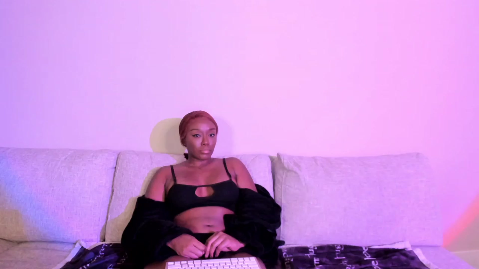 Gallery image thumbnail from Yasmeen_Dream's myfreecams stream on, 02/13/2023, 13:07 image 17 of 20