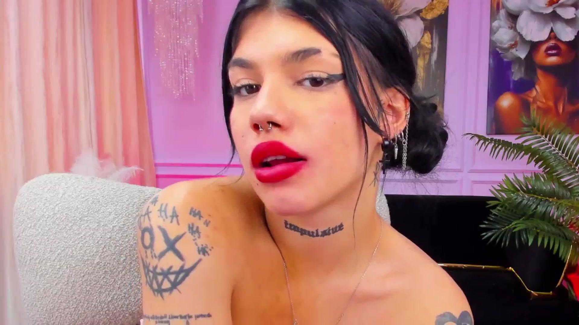 Gallery image thumbnail from YasminStorm's myfreecams stream on, 12/01/2025, 12:14 image 5 of 20