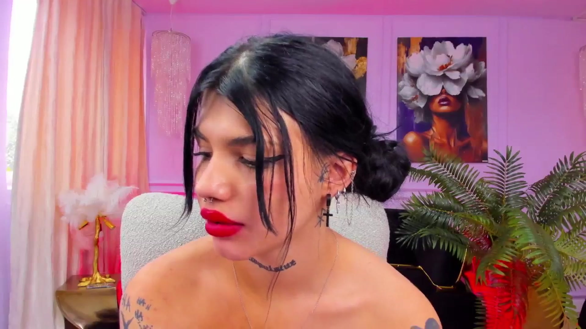 Gallery image thumbnail from YasminStorm's myfreecams stream on, 12/01/2025, 12:14 image 10 of 20