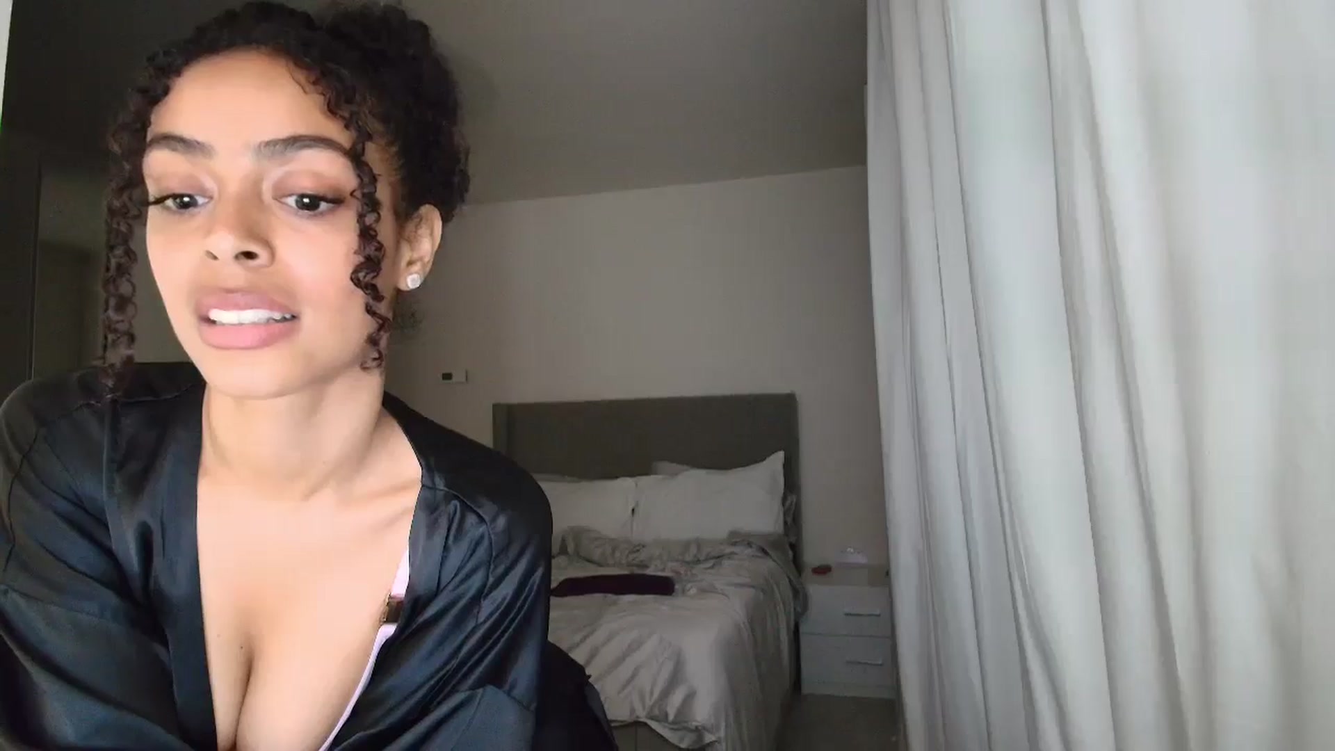 Gallery image thumbnail from Yasmingarcia's myfreecams stream on, 11/27/2024, 01:40 image 3 of 20