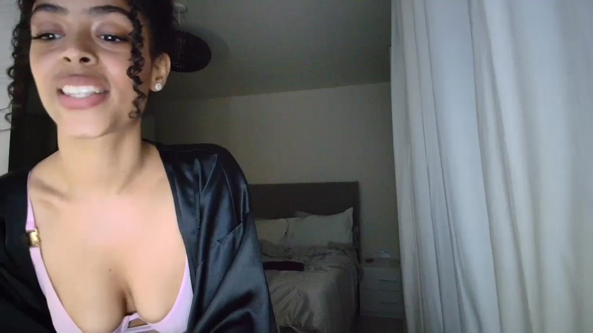 Gallery image thumbnail from Yasmingarcia's myfreecams stream on, 11/27/2024, 01:40 image 7 of 20