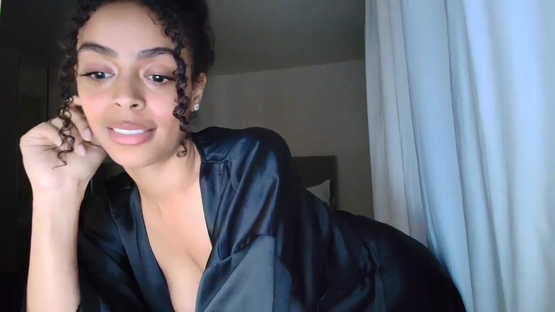 Gallery image thumbnail from Yasmingarcia's myfreecams stream on, 11/27/2024, 01:40 image 6 of 20