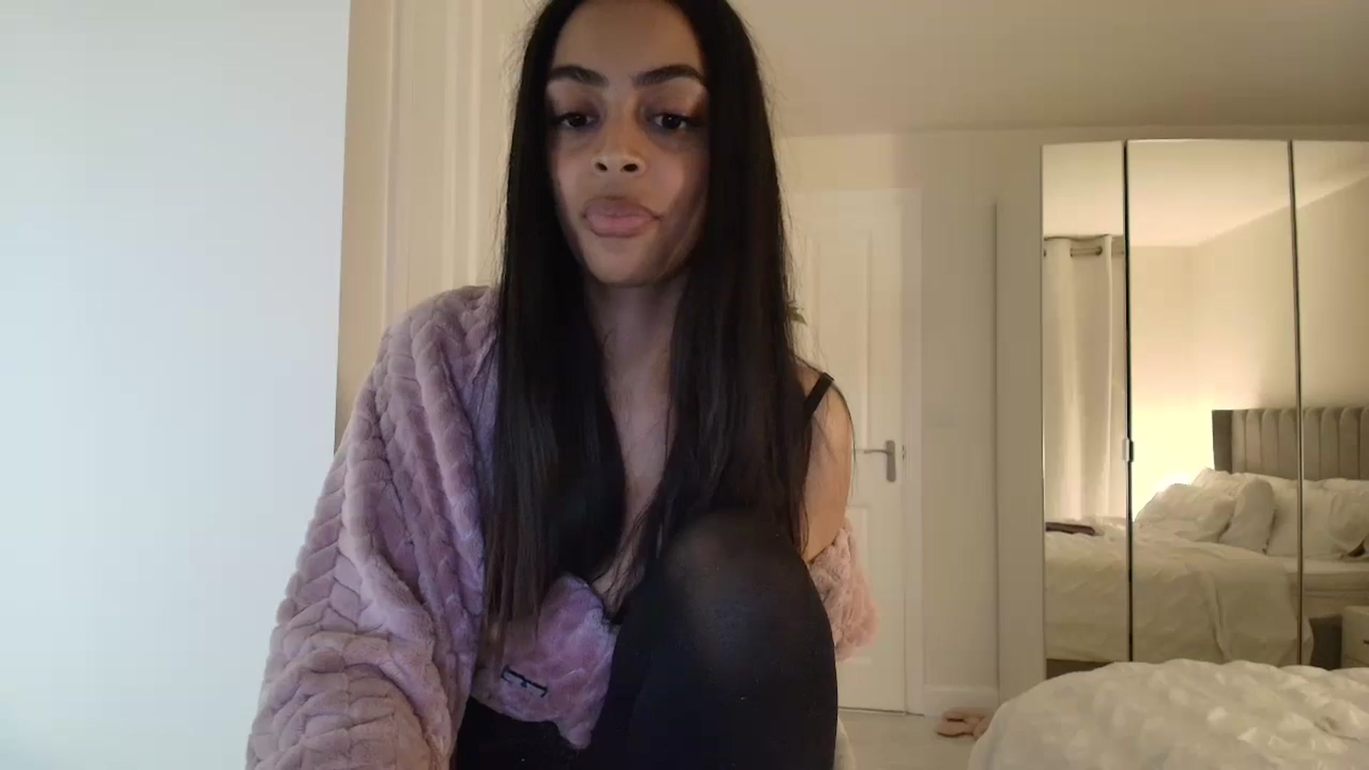 Gallery image thumbnail from Yasmingarcia's myfreecams stream on, 01/18/2025, 23:07 image 6 of 20