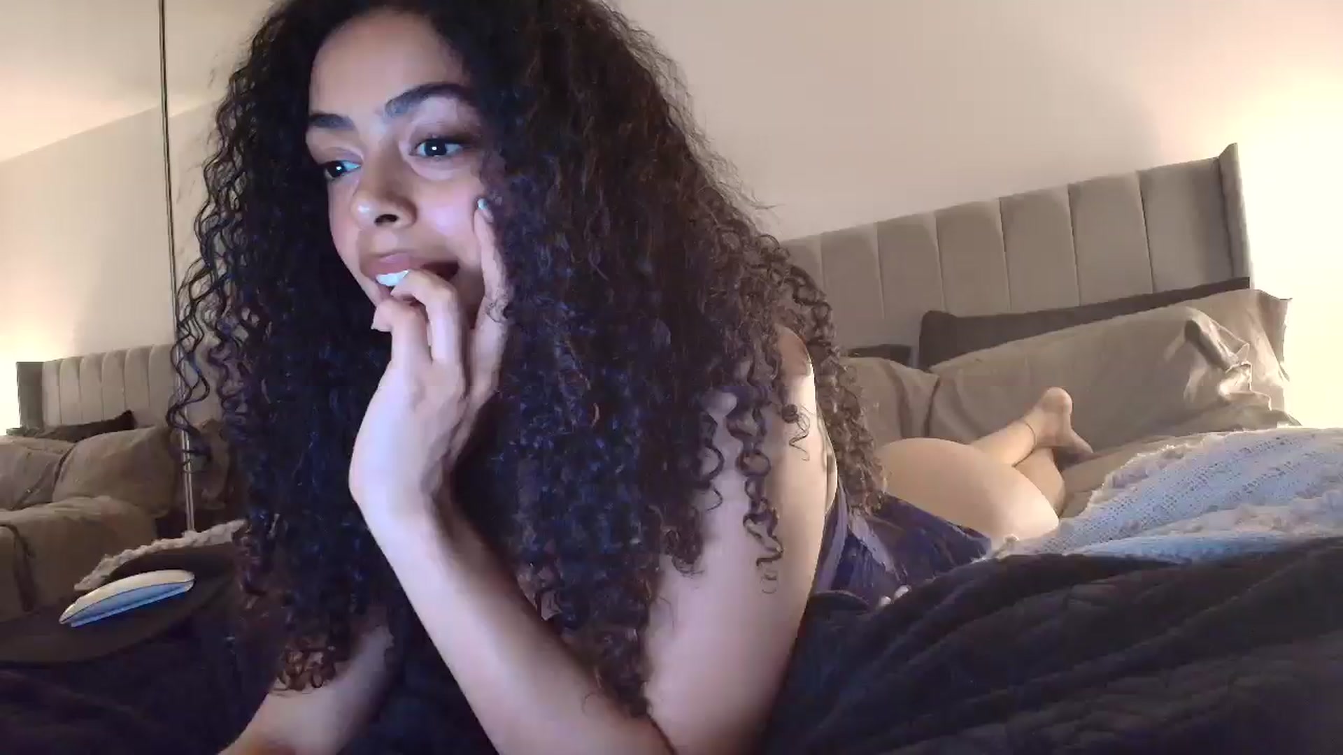 Gallery image thumbnail from Yasmingarcia's myfreecams stream on, 06/29/2025, 22:40 image 2 of 20