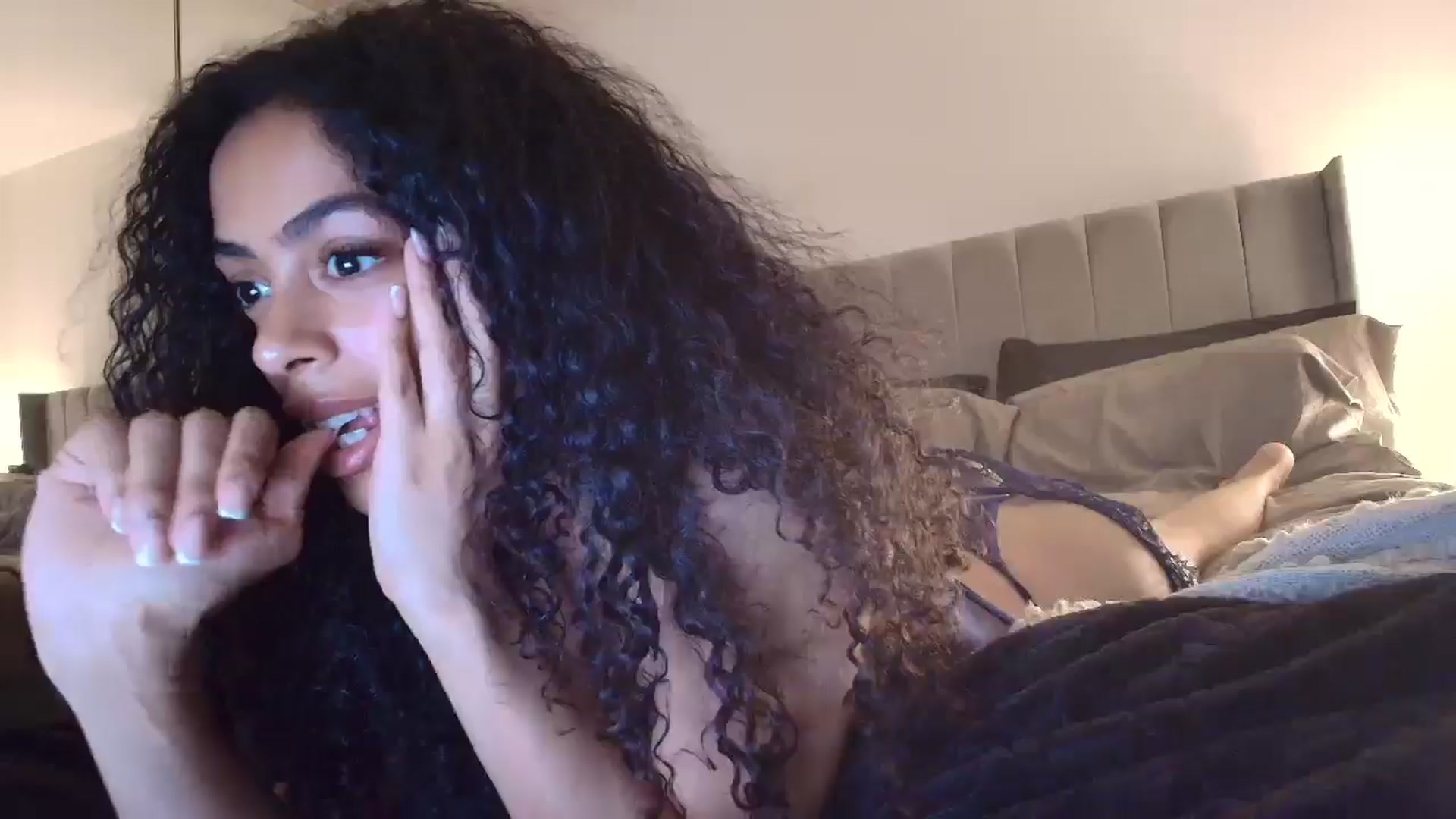 Gallery image thumbnail from Yasmingarcia's myfreecams stream on, 06/29/2025, 22:40 image 6 of 20