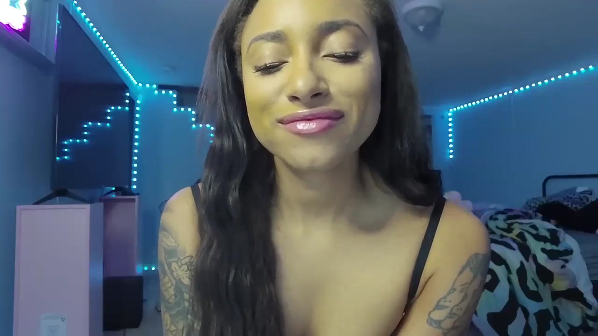 Gallery image thumbnail from YazminRoyal's myfreecams stream on, 12/01/2024, 12:26 image 10 of 20