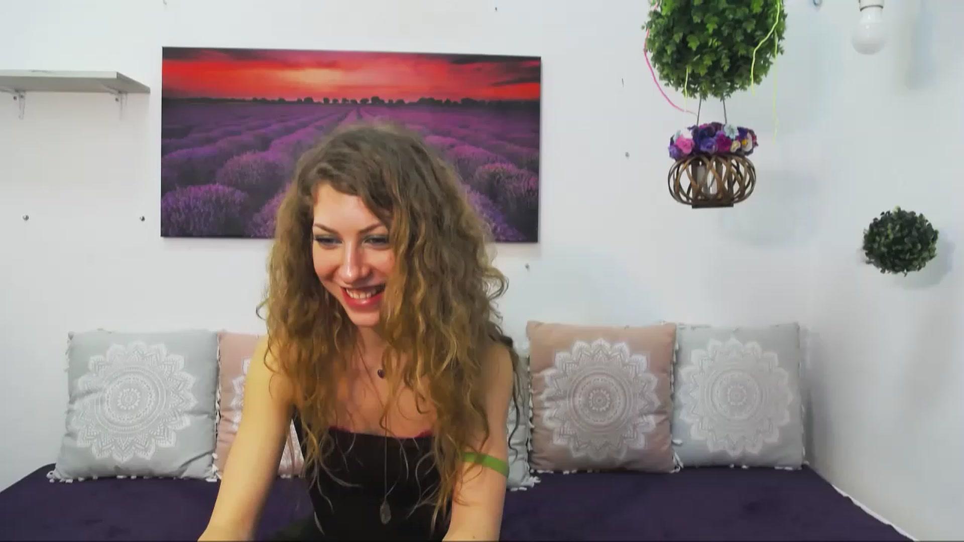 Gallery image thumbnail from YenniferSky's myfreecams stream on, 03/01/2023, 16:09 image 17 of 20