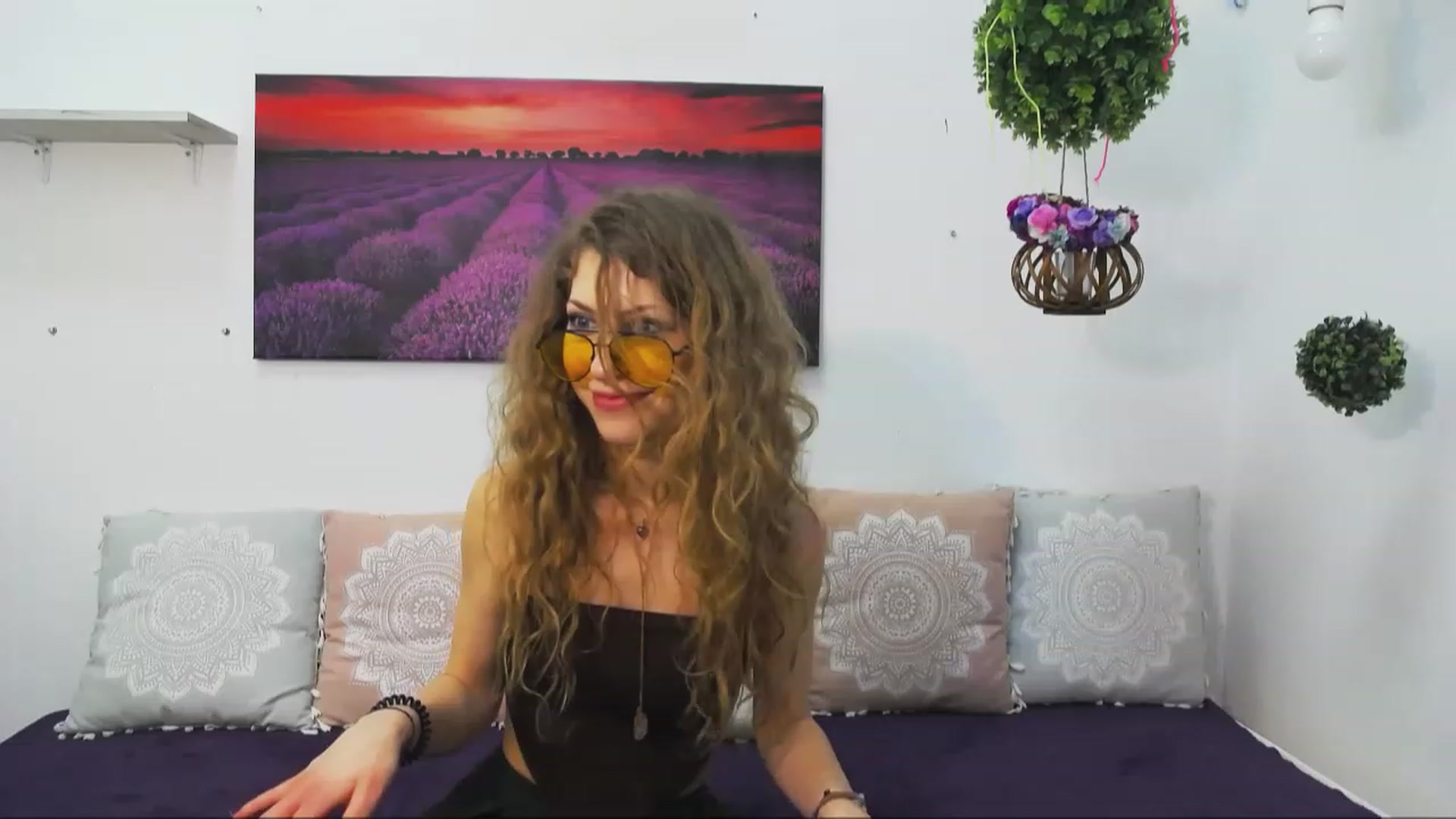 Gallery image thumbnail from YenniferSky's myfreecams stream on, 03/01/2023, 17:22 image 11 of 20