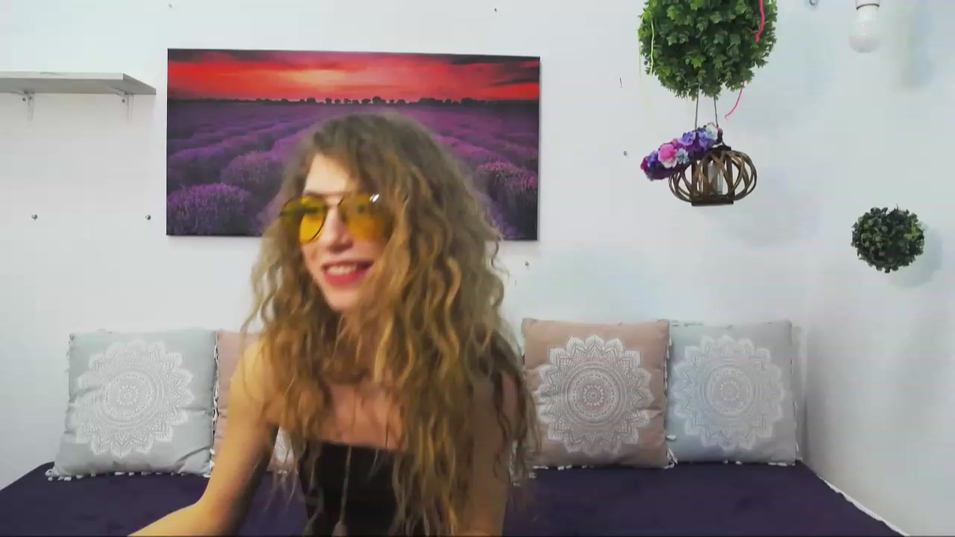 Gallery image thumbnail from YenniferSky's myfreecams stream on, 03/01/2023, 17:22 image 8 of 20