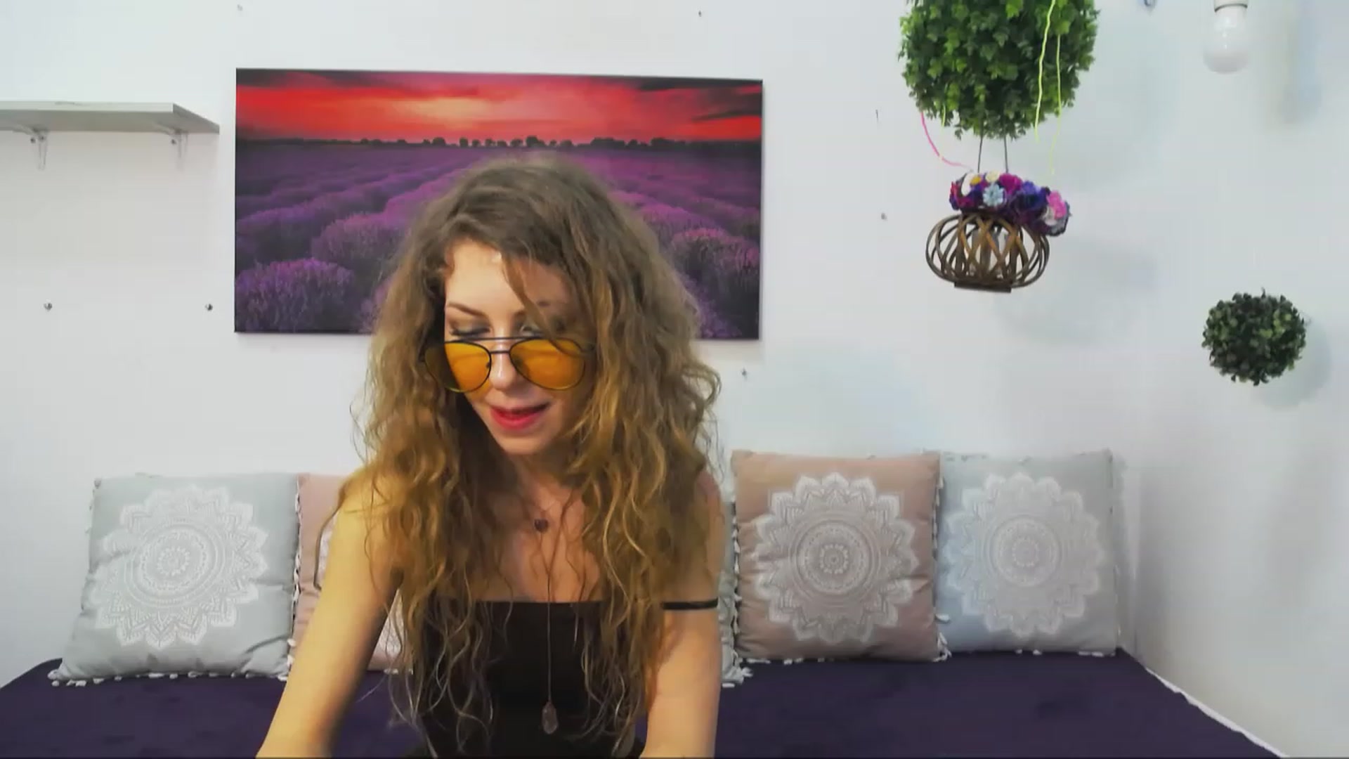 Gallery image thumbnail from YenniferSky's myfreecams stream on, 03/01/2023, 17:22 image 12 of 20