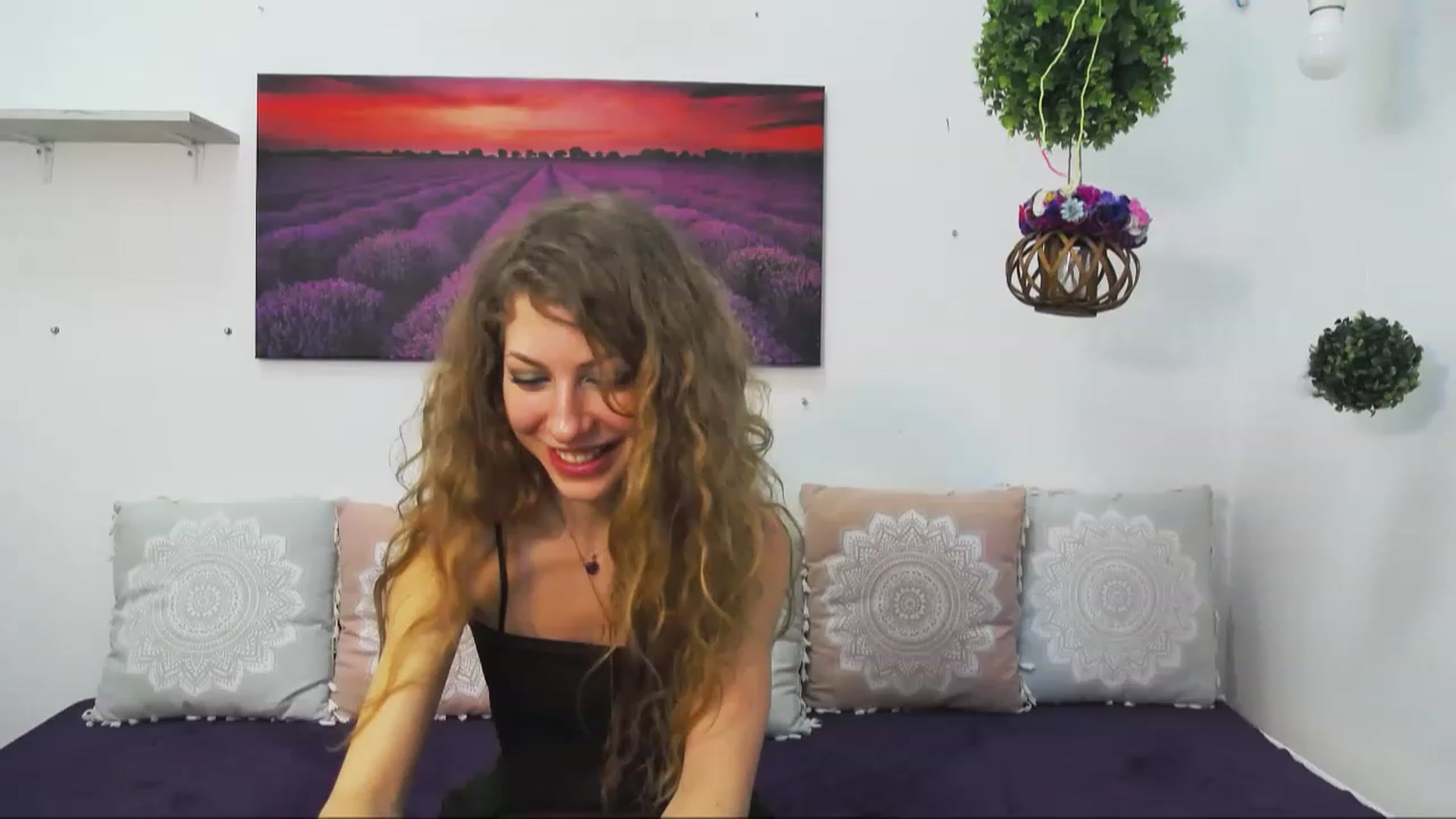 Gallery image thumbnail from YenniferSky's myfreecams stream on, 03/01/2023, 17:22 image 4 of 20