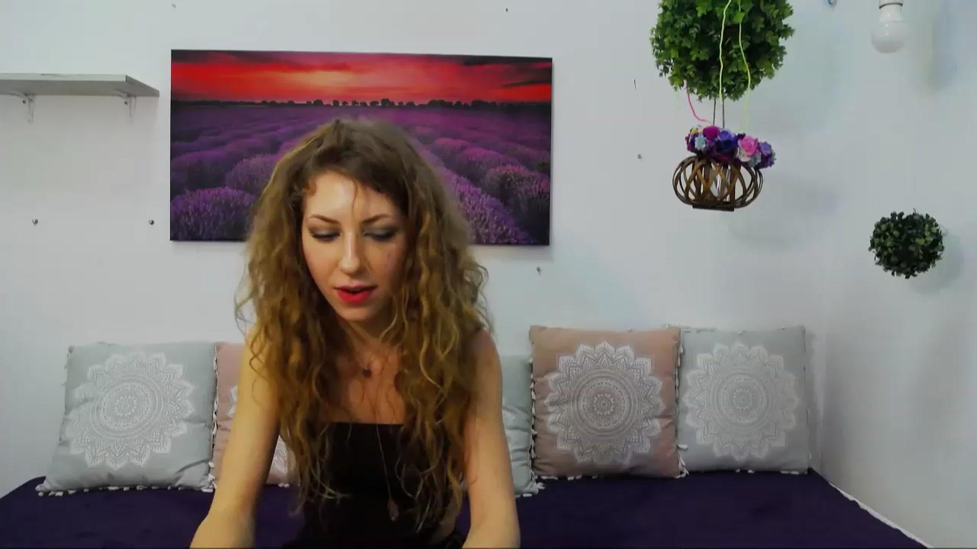 Gallery image thumbnail from YenniferSky's myfreecams stream on, 03/01/2023, 17:22 image 14 of 20