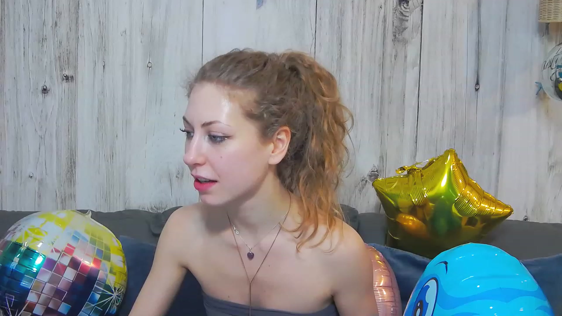 Gallery image thumbnail from YenniferSky's myfreecams stream on, 03/07/2023, 19:30 image 11 of 20